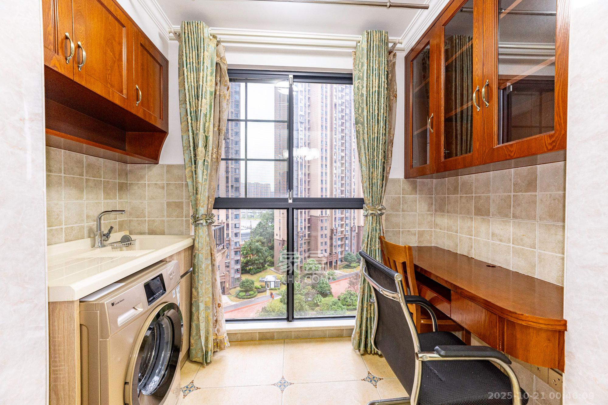 荣盛花语城  3室2厅1卫    66.0万阳台