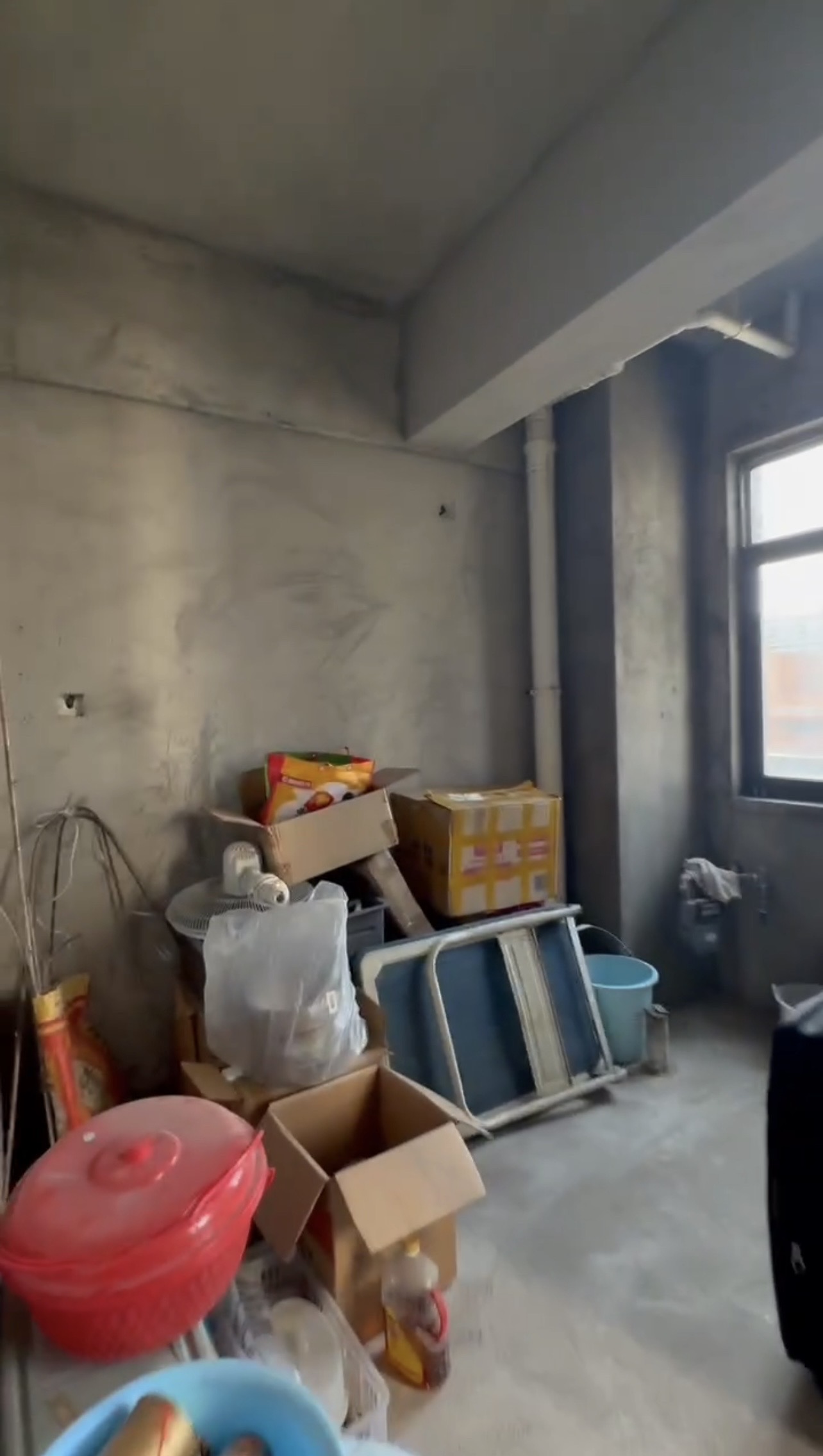 凤凰白龙新城  3室2厅2卫    177.0万客厅