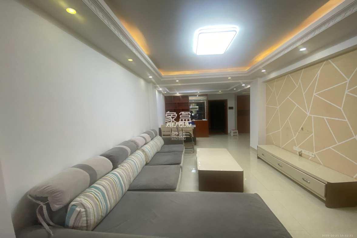 嘉福长安郡(融信澜悦、嘉福好美家园)  1室2厅1卫    2100.0元/月 嘉福长安郡(融信澜悦、嘉福好美家园)  1室2厅1卫    2100.0元/月室内图