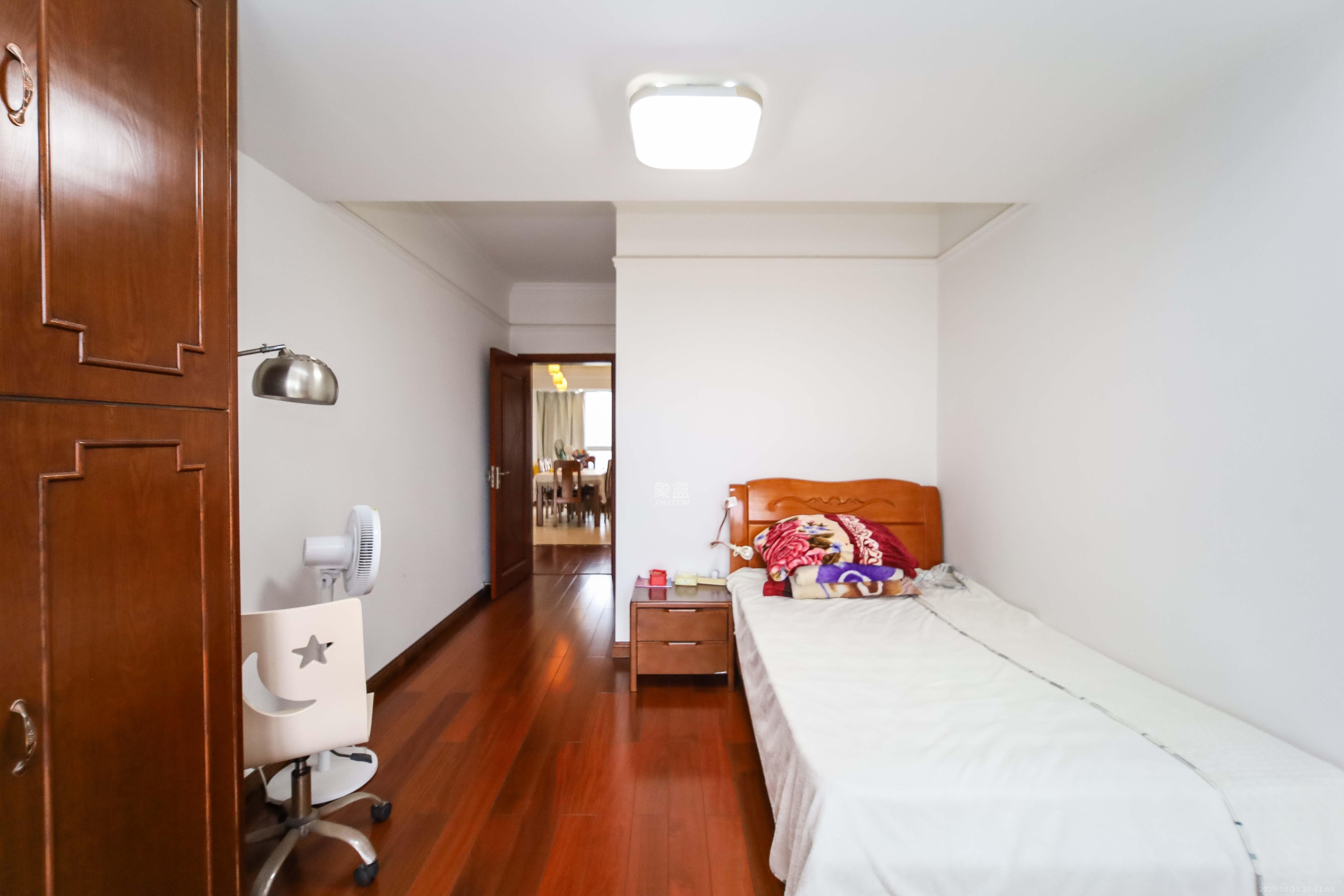 荷花园电信宿舍(天辰荷花苑)  3室2厅2卫    135.0万 荷花园电信宿舍(天辰荷花苑)  3室2厅2卫    135.0万卧室