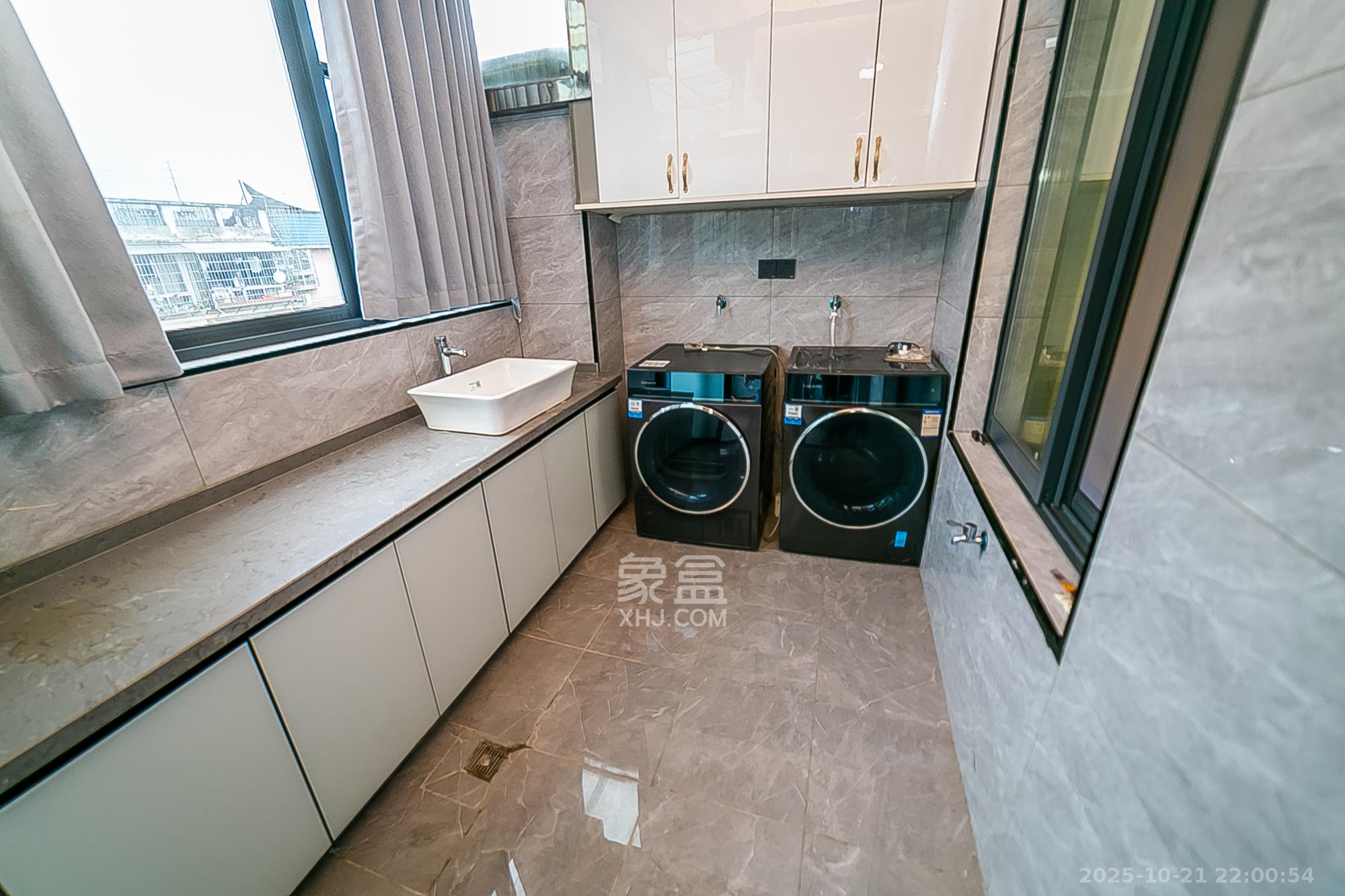 丽江翠园  4室2厅3卫    128.0万阳台