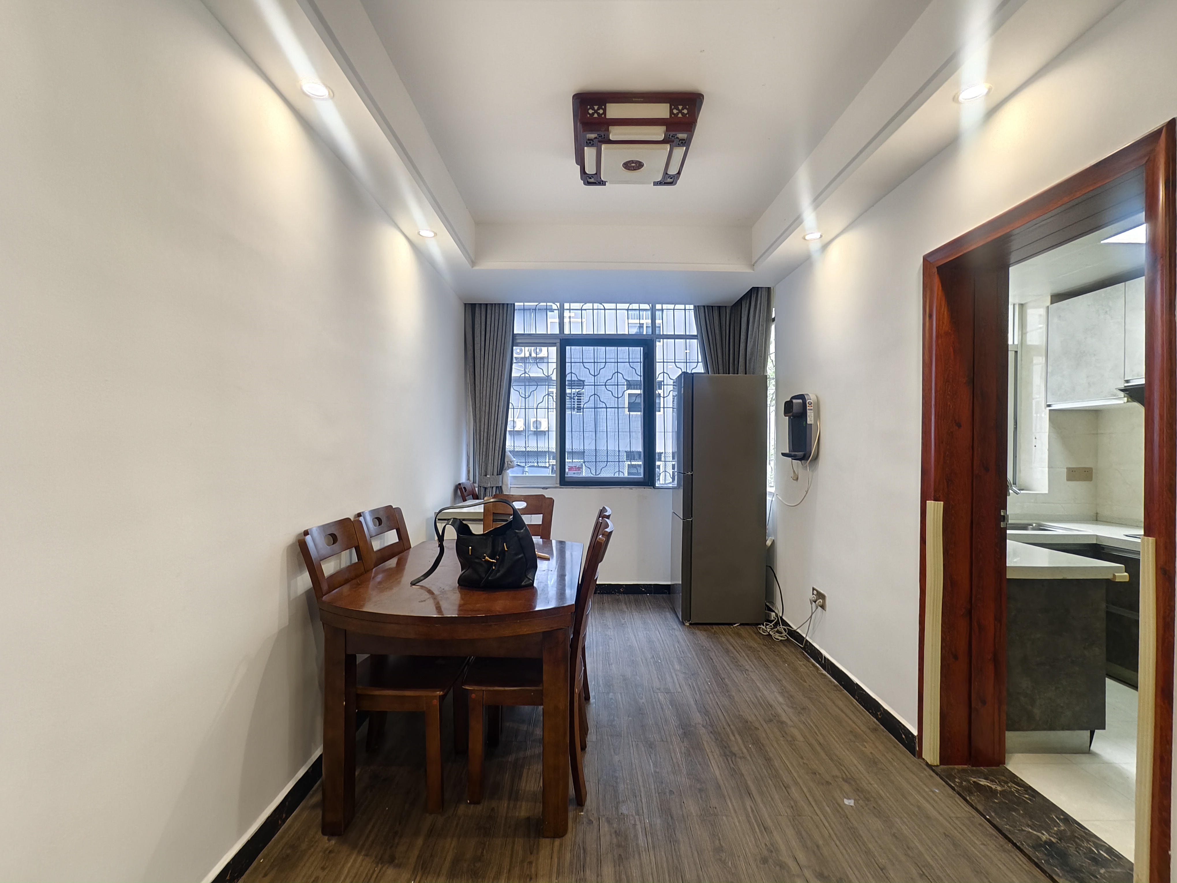 区检察院宿舍 3室2厅1卫 55.8万 区检察院宿舍 3室2厅1卫 55.8万客厅