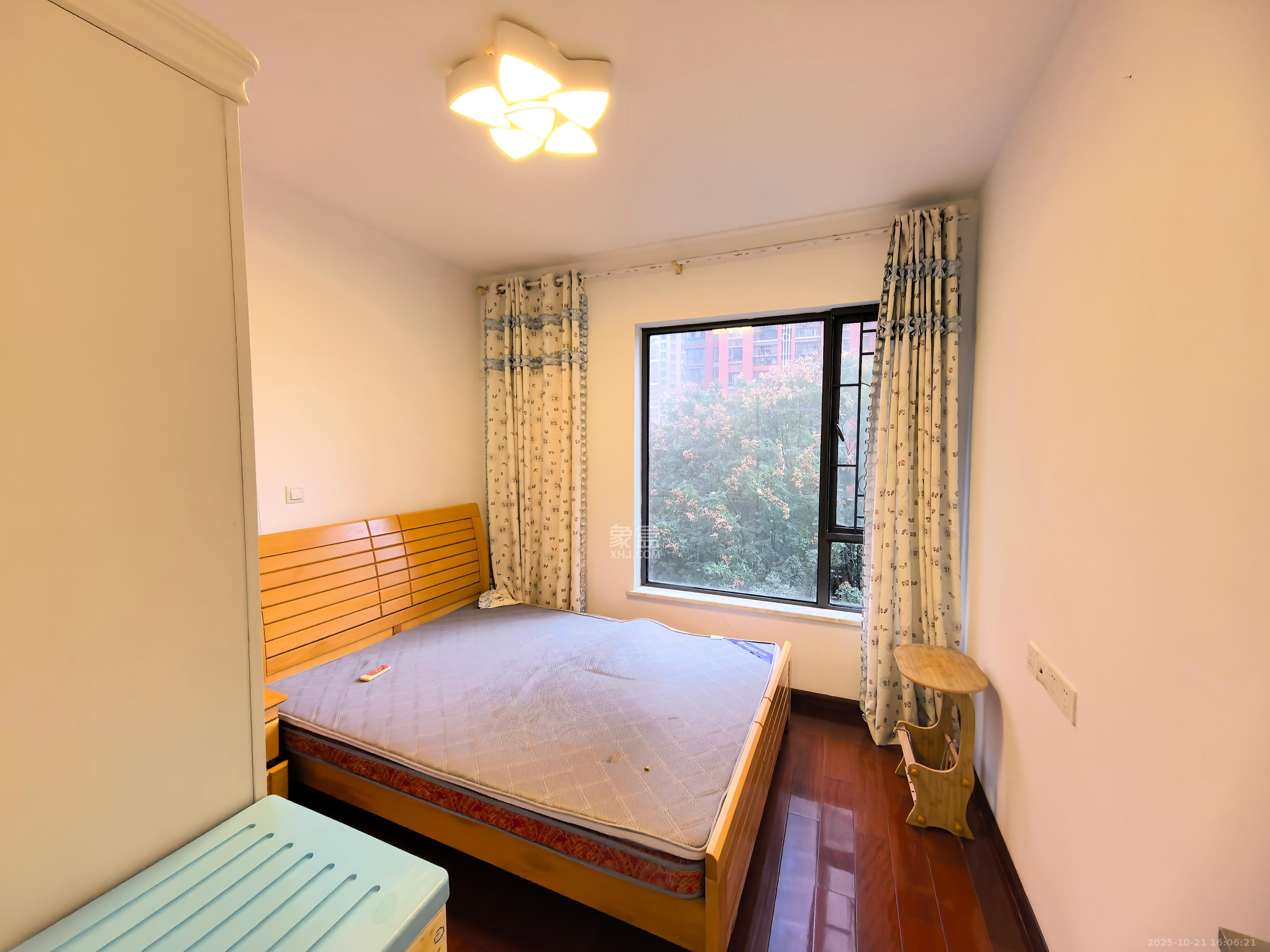 华润凤凰城二期  4室2厅2卫    3600.0元/月 华润凤凰城二期  4室2厅2卫    3600.0元/月室内图