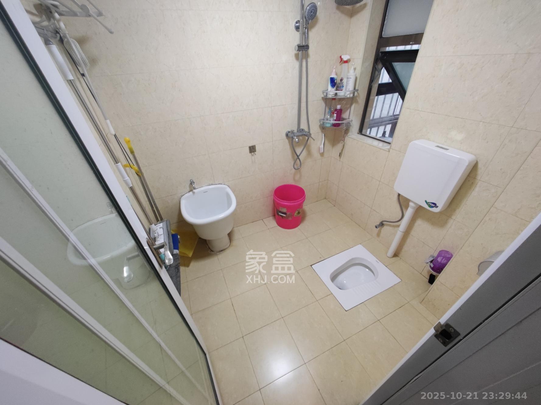 岳泰理想城  3室2厅2卫    130.0万 岳泰理想城  3室2厅2卫    130.0万卫生间