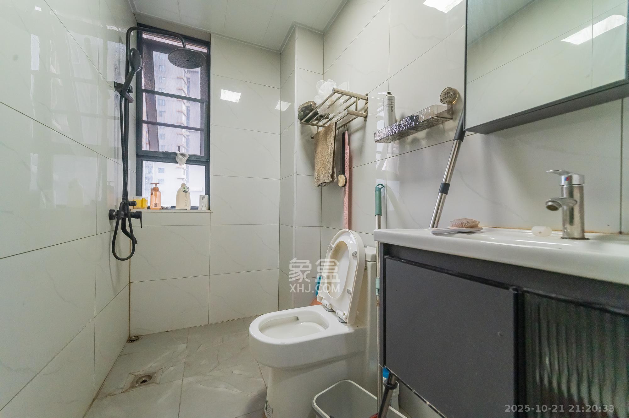 恒基凯旋门三期 3室2厅2卫 102.0万 恒基凯旋门三期 3室2厅2卫 102.0万卫生间