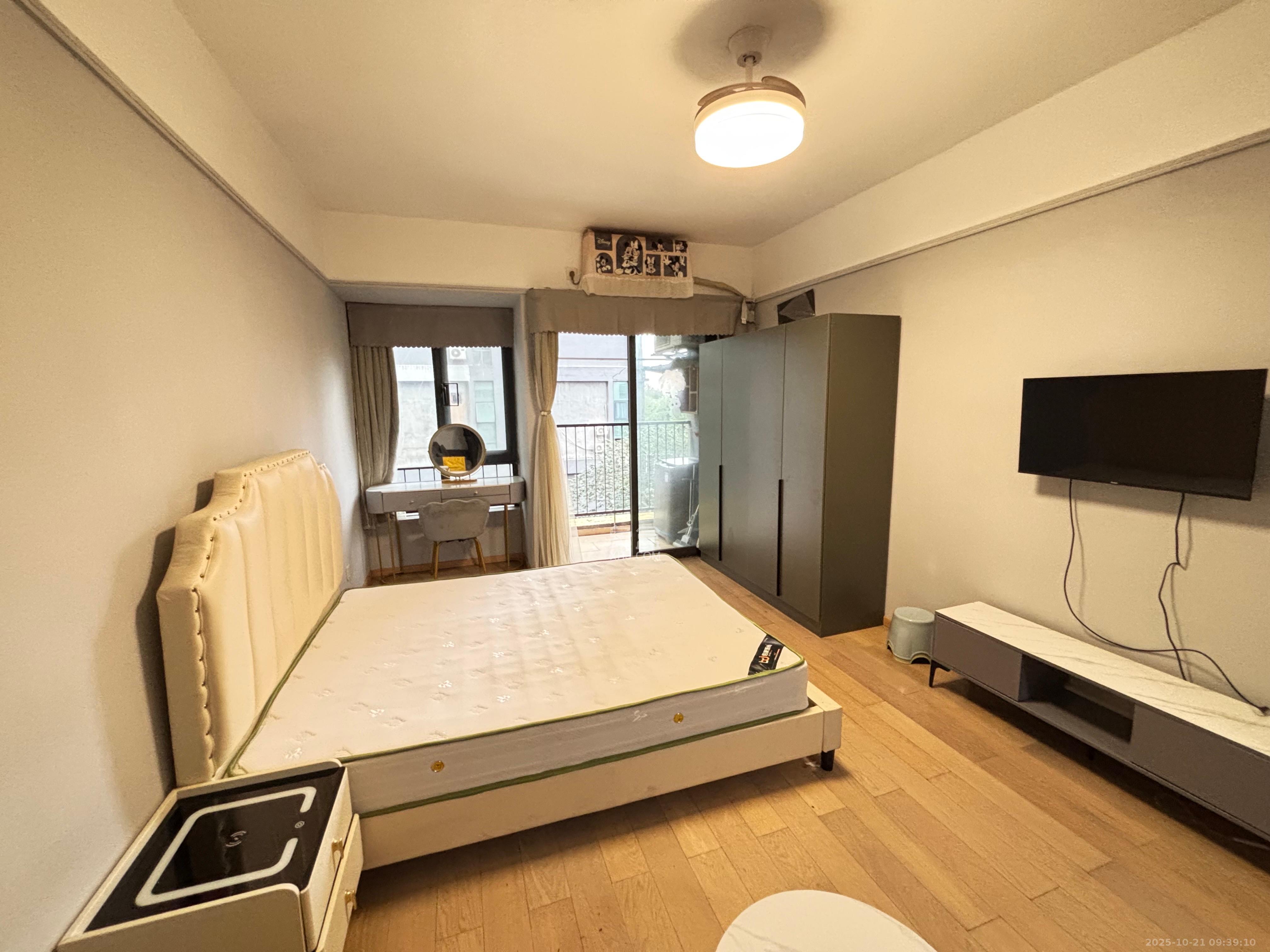 万科金色家园 1室1厅1卫 1300.0元/月 万科金色家园 1室1厅1卫 1300.0元/月室内图