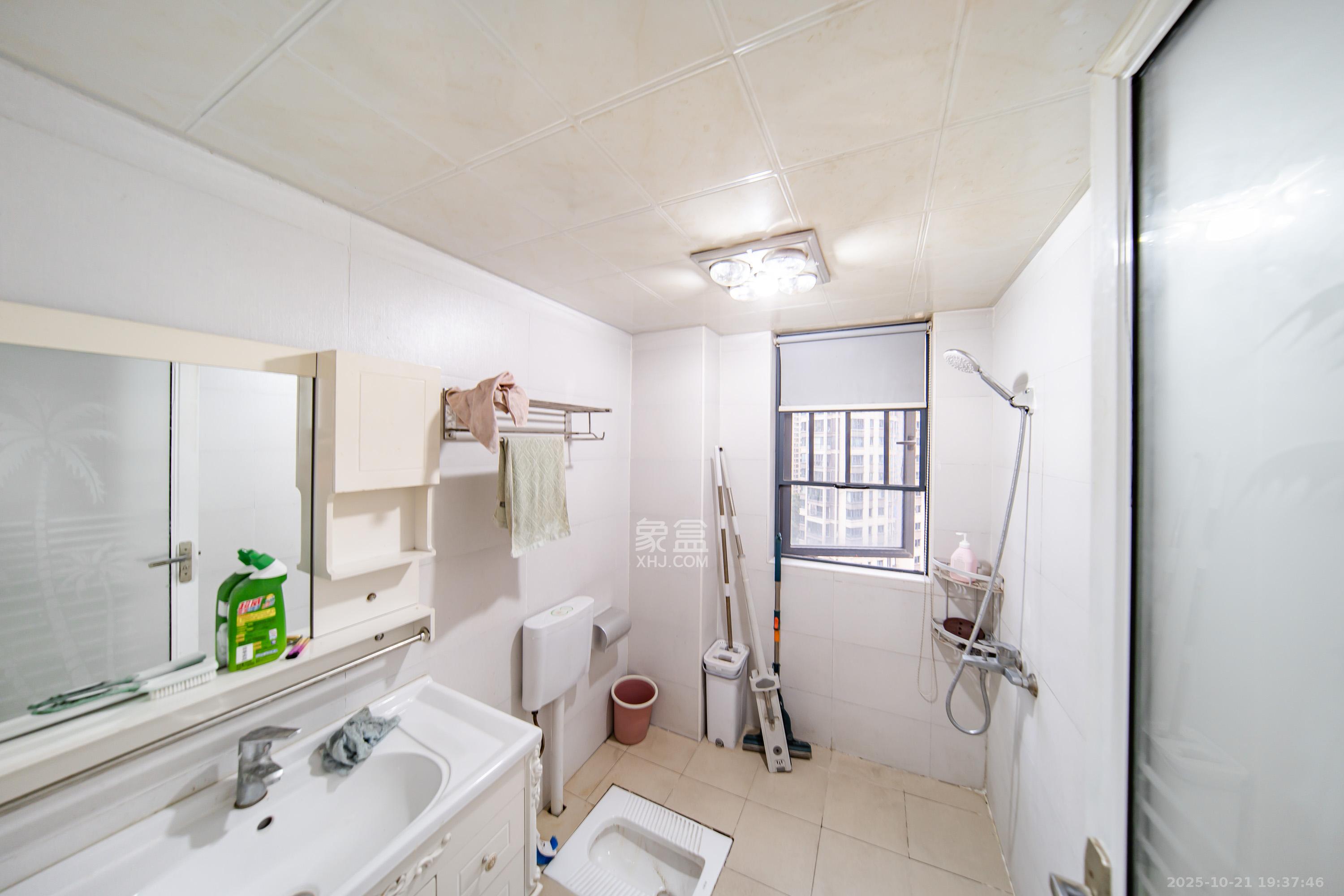 湘熙水郡(观澜海赋家园)  4室2厅2卫    145.0万 湘熙水郡(观澜海赋家园)  4室2厅2卫    145.0万卫生间