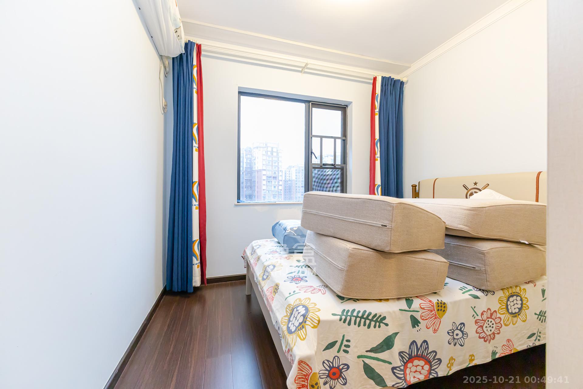 珠江东方明珠(新地东方明珠)三期 4室2厅2卫 120.0万 珠江东方明珠(新地东方明珠)三期 4室2厅2卫 120.0万卧室