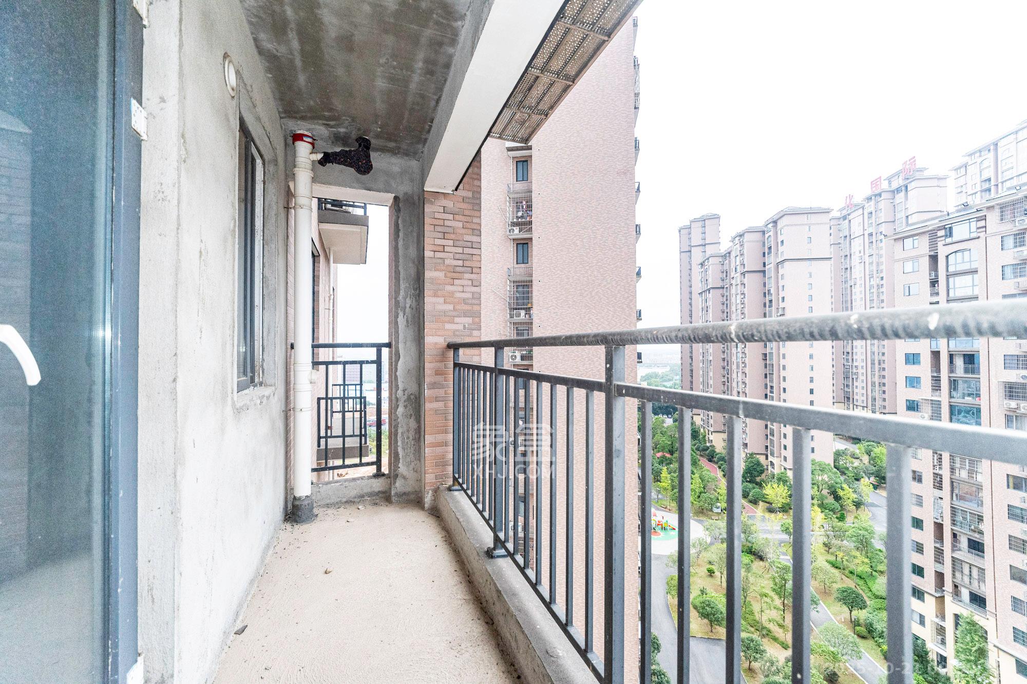 中安善化国际  4室2厅2卫    75.8万阳台