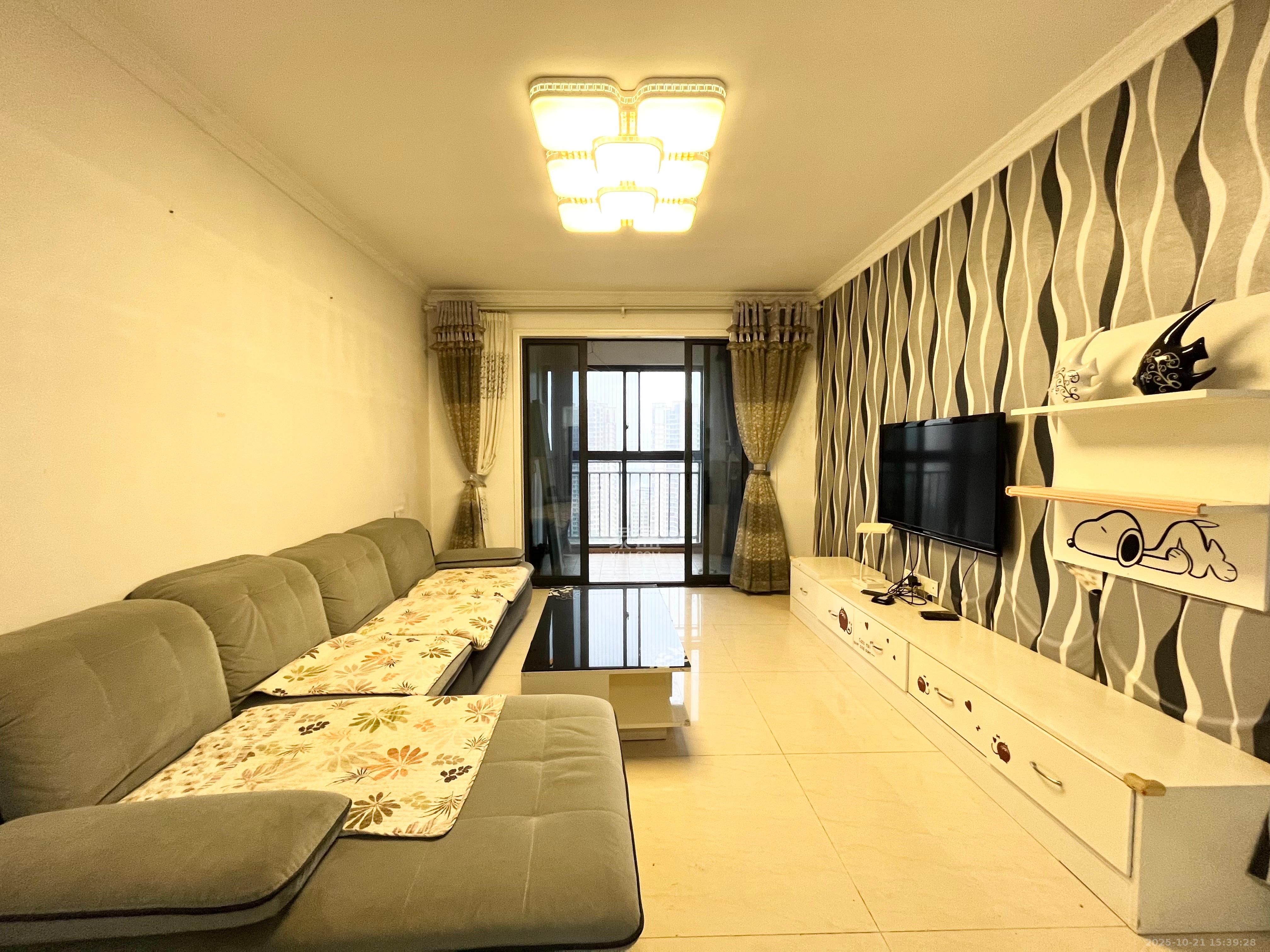 保利麓谷林语A区  3室2厅2卫    2400.0元/月