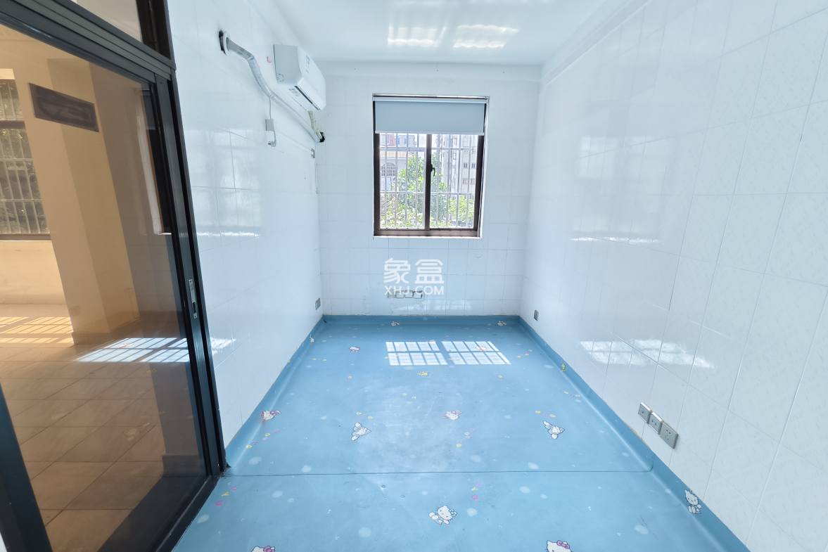 美舍小区(美舍河开发区) 10室2厅3卫 13500.0元/月 美舍小区(美舍河开发区) 10室2厅3卫 13500.0元/月室内图