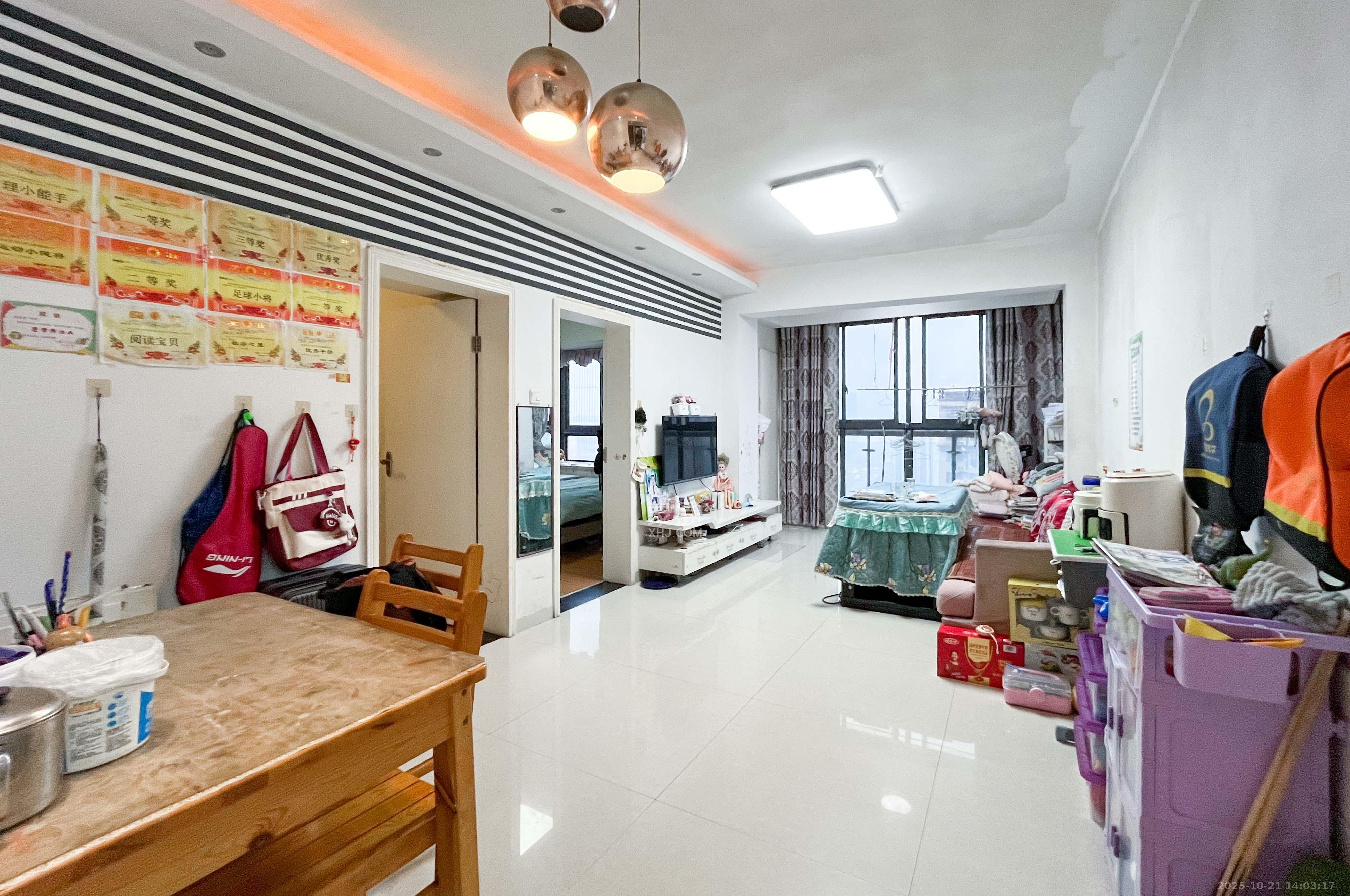 高鑫麓城 2室2厅1卫 60.0万 高鑫麓城 2室2厅1卫 60.0万客厅