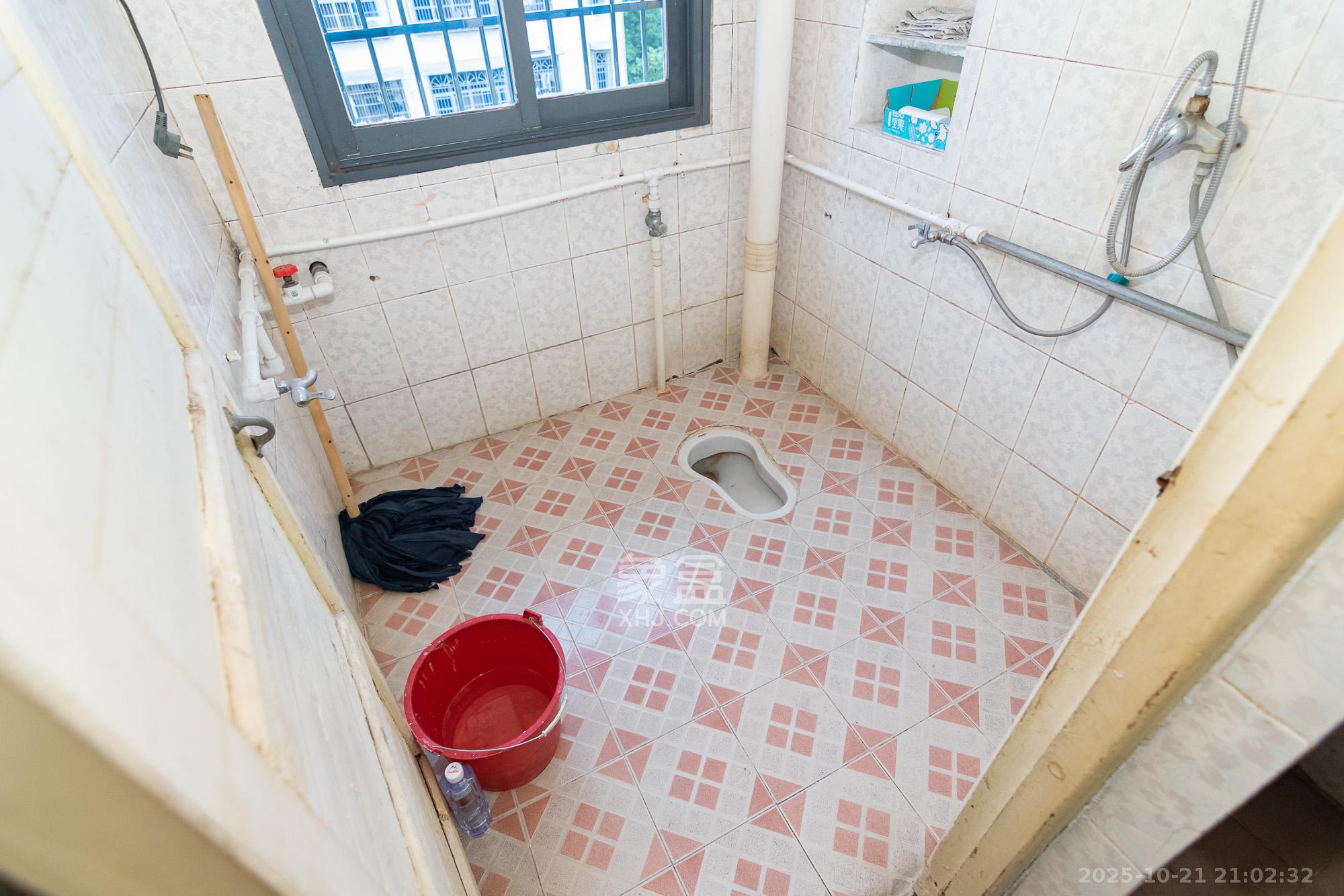 聚宾小区 3室2厅2卫 45.0万 聚宾小区 3室2厅2卫 45.0万卫生间