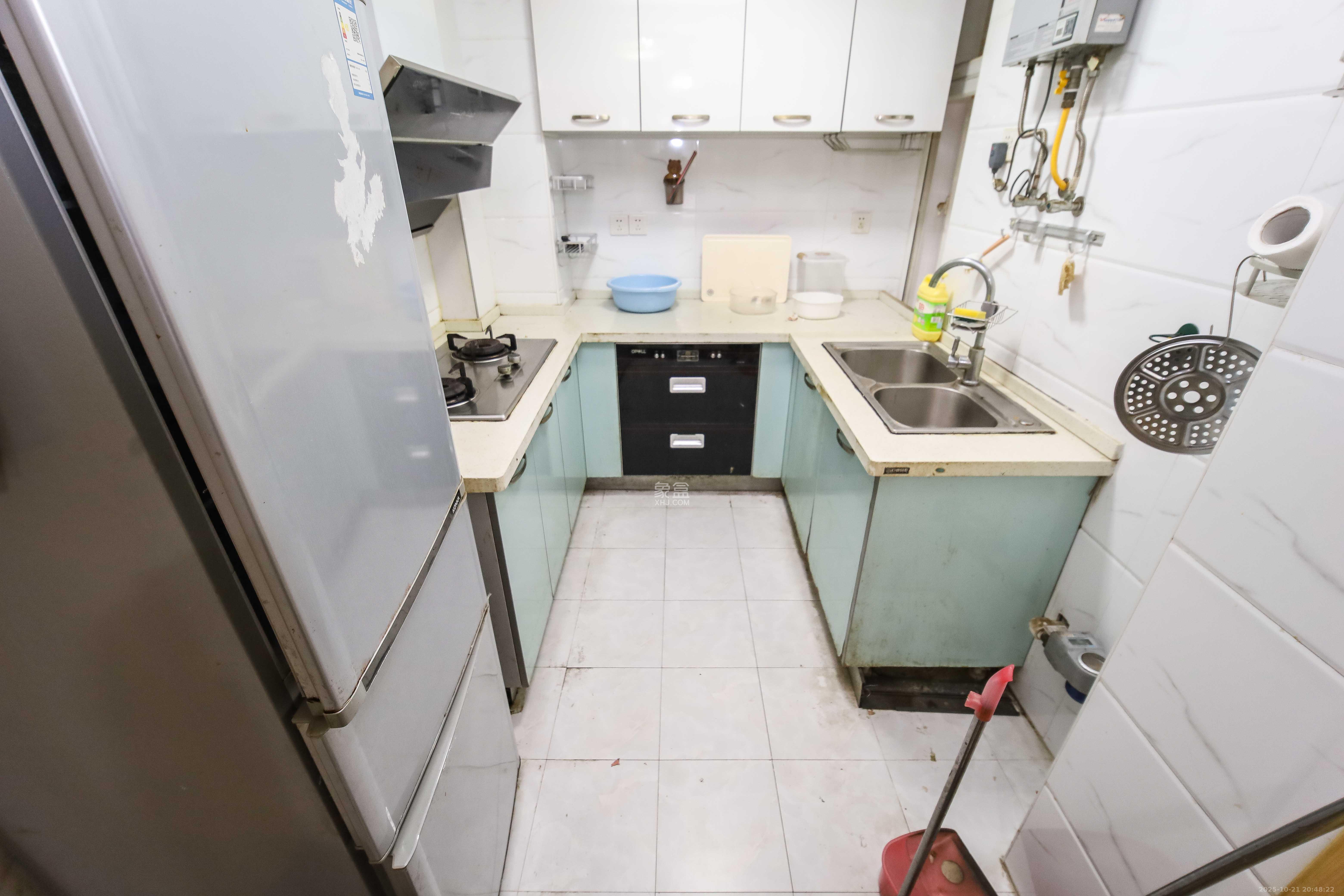 上河国际C区 3室2厅1卫 88.0万 上河国际C区 3室2厅1卫 88.0万厨房