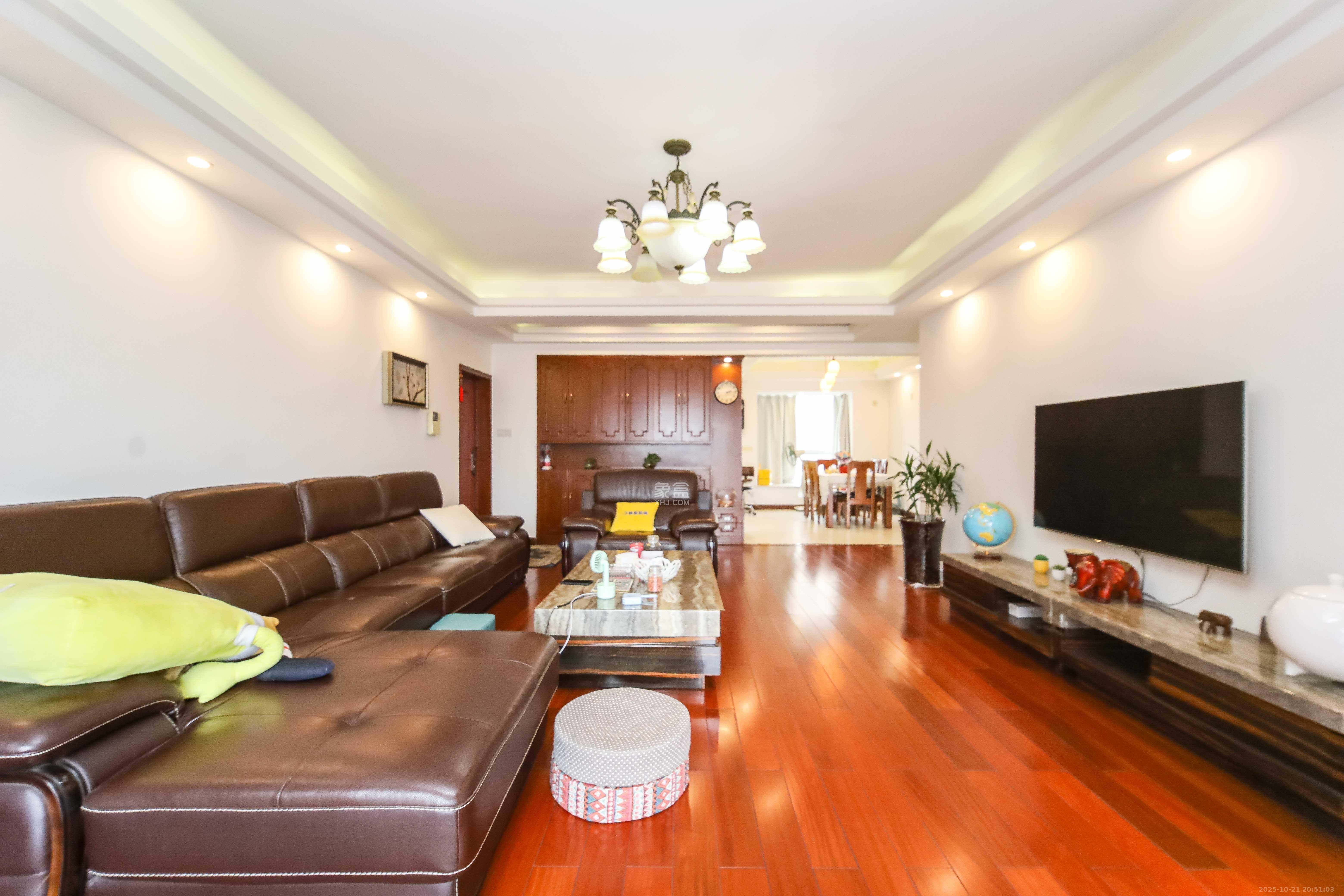 荷花园电信宿舍(天辰荷花苑)  3室2厅2卫    135.0万 荷花园电信宿舍(天辰荷花苑)  3室2厅2卫    135.0万客厅