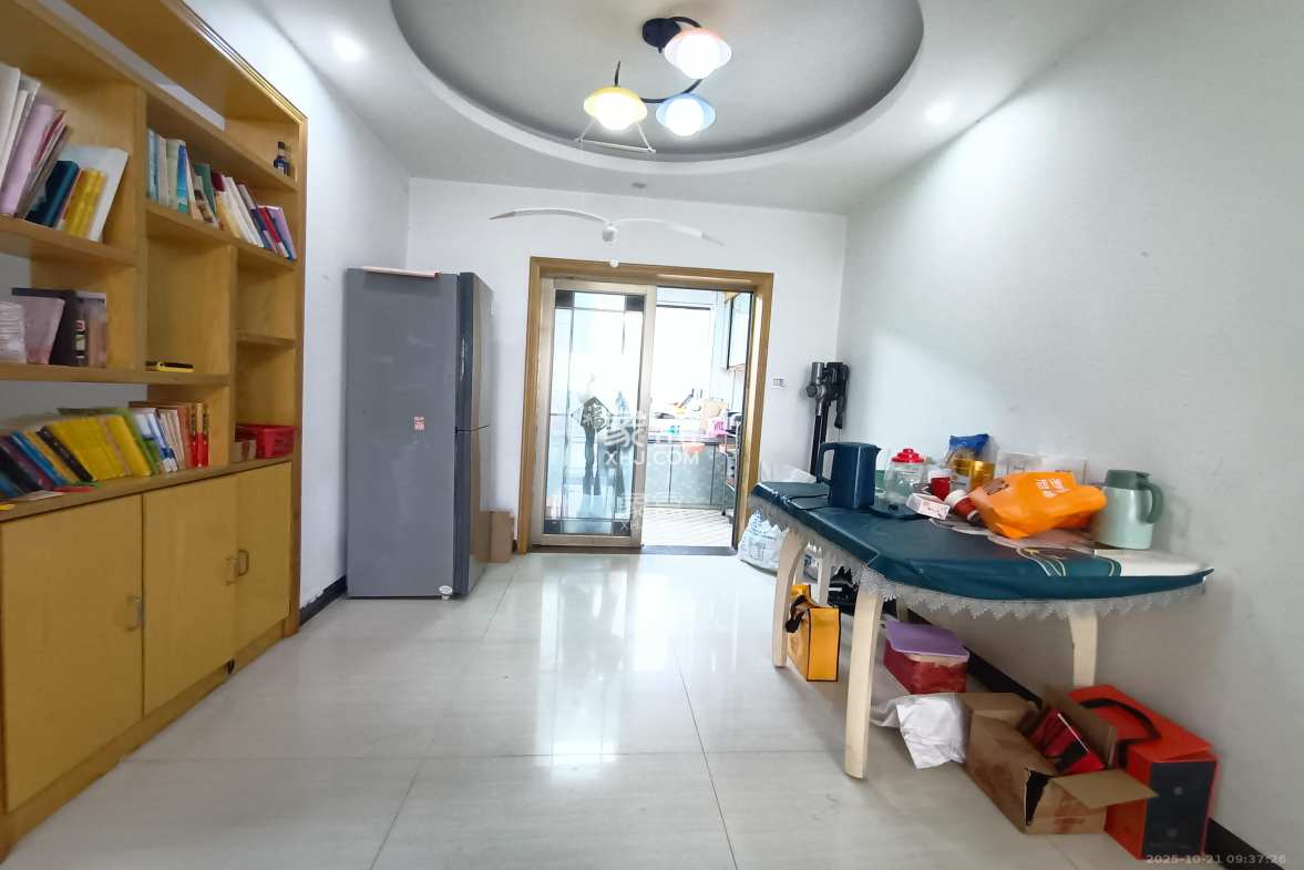 旭辉华庭 3室2厅2卫 1900.0元/月 旭辉华庭 3室2厅2卫 1900.0元/月室内图