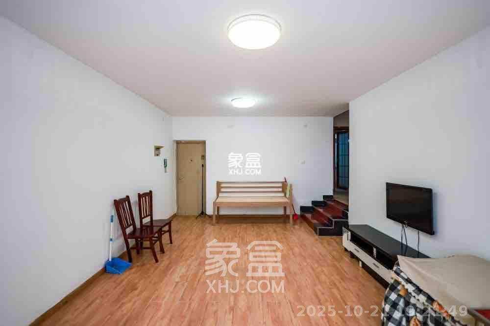 咸嘉新村嘉兴苑  2室2厅1卫    1800.0元/月 咸嘉新村嘉兴苑  2室2厅1卫    1800.0元/月室内图