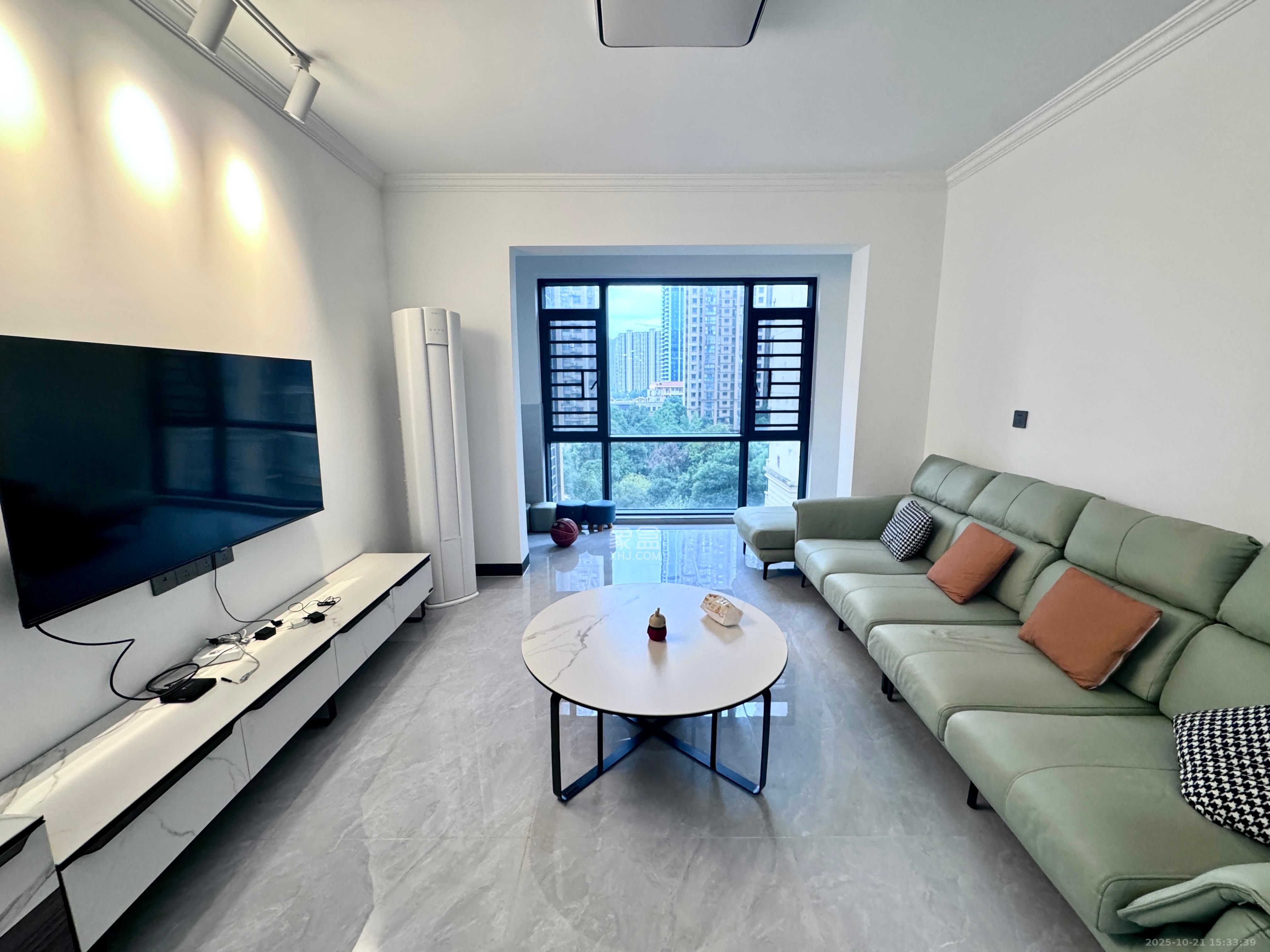 江河东澜湾  3室2厅1卫    2900.0元/月