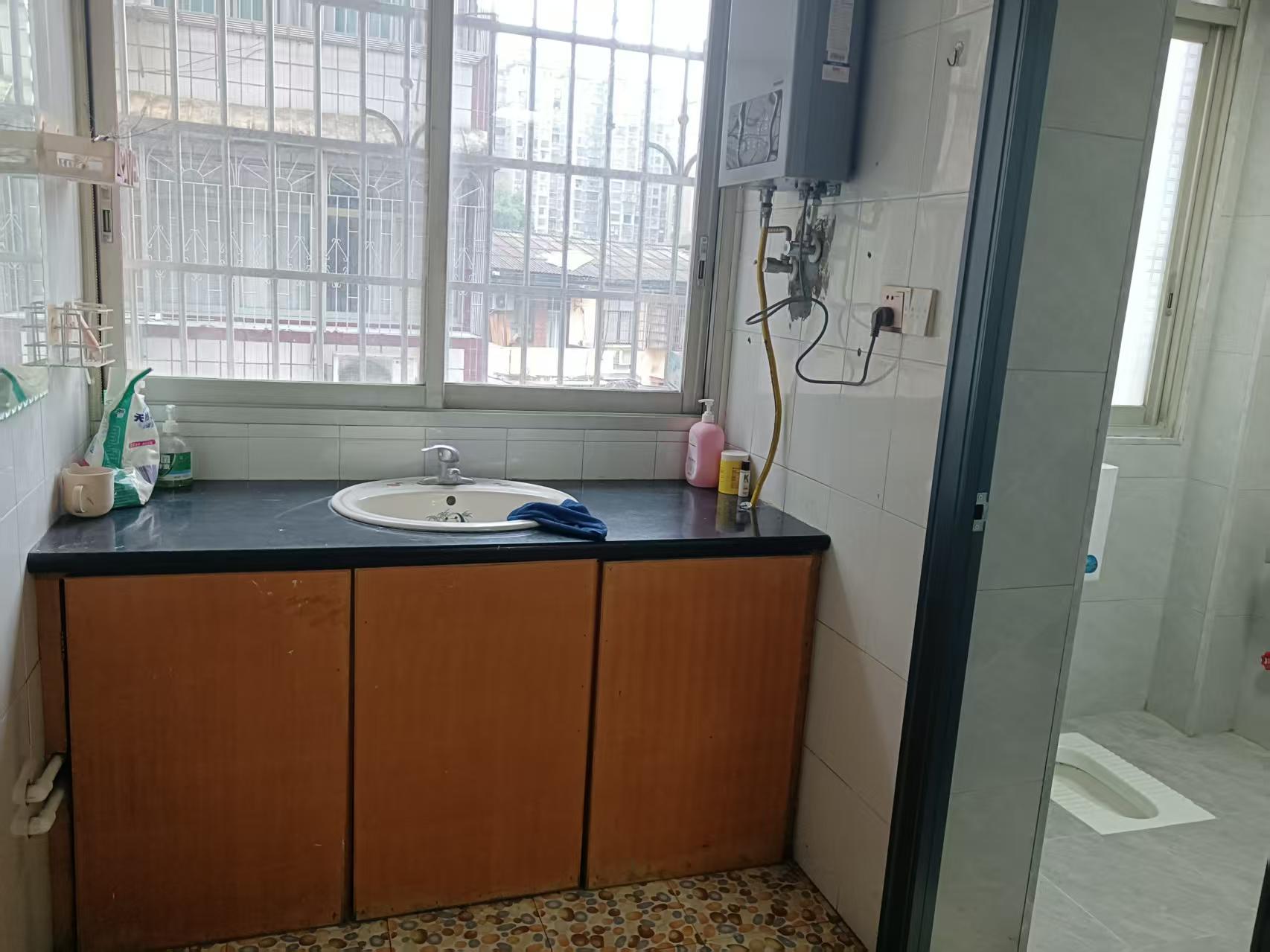 赫山区桃花仑办事处茶亭街社区  3室2厅1卫    28.8万室内图