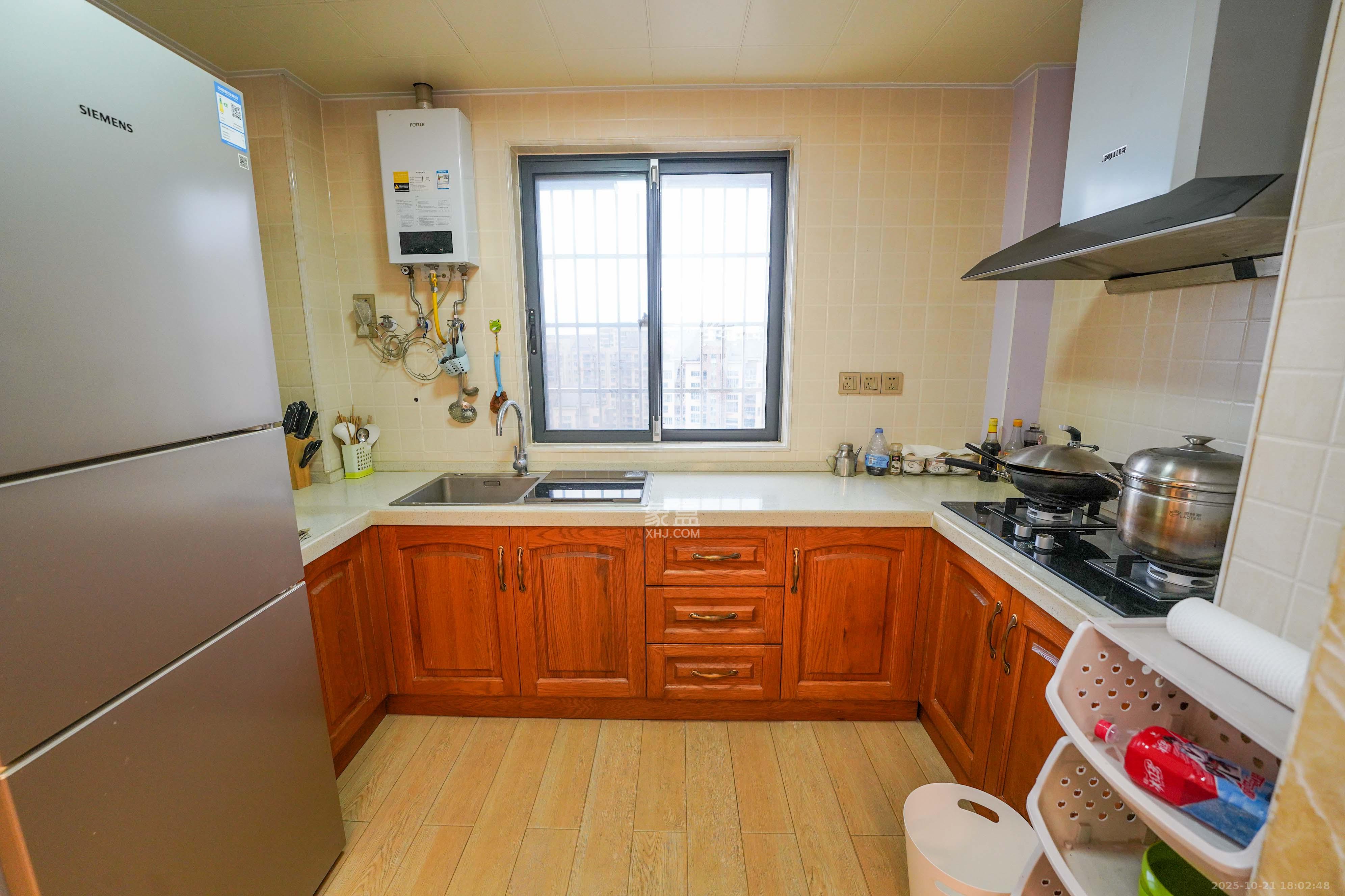 嘉华城(一期) 3室2厅1卫 136.0万 嘉华城(一期) 3室2厅1卫 136.0万厨房