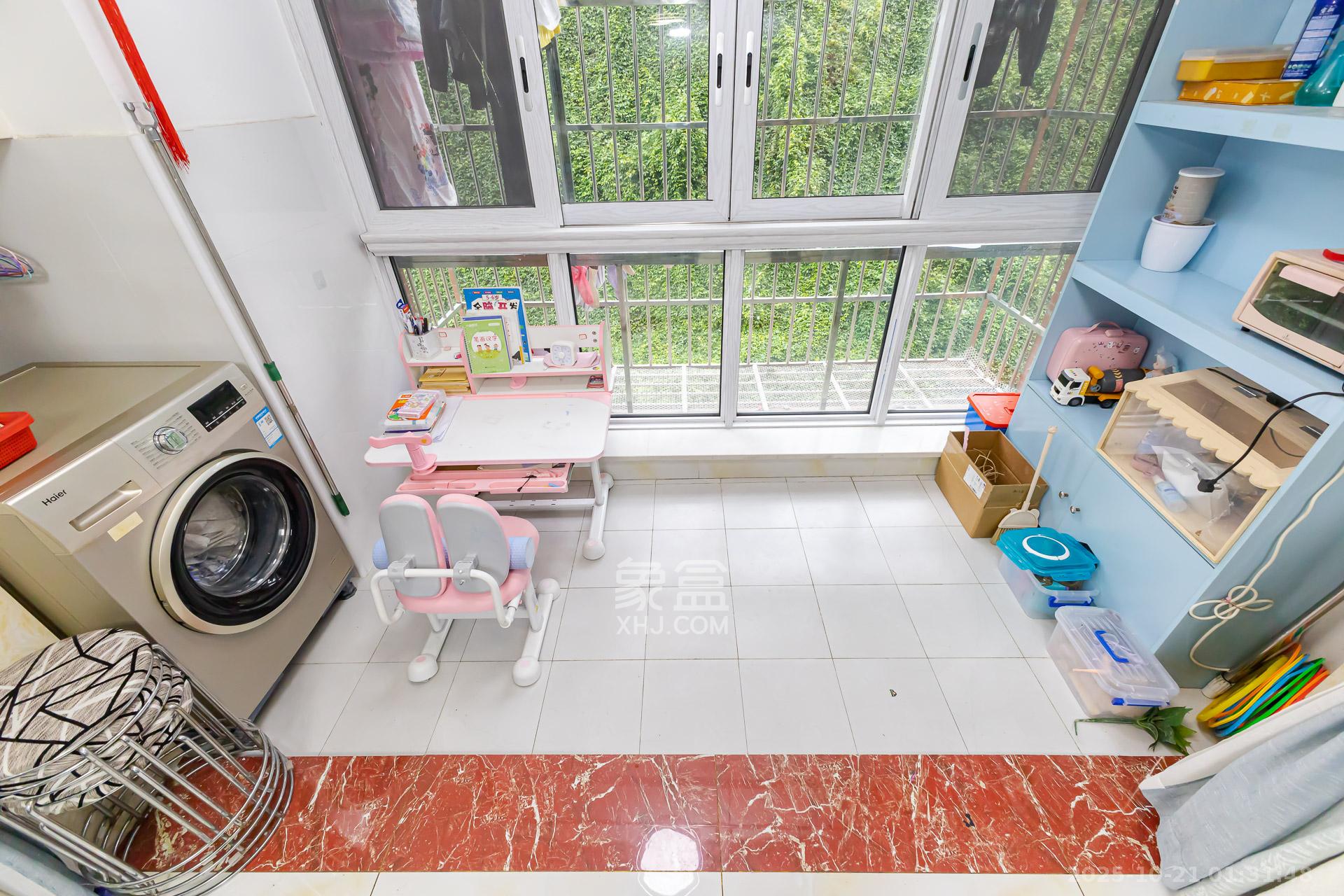 珠江东方明珠（新地东方明珠）三期  3室2厅2卫    64.8万阳台