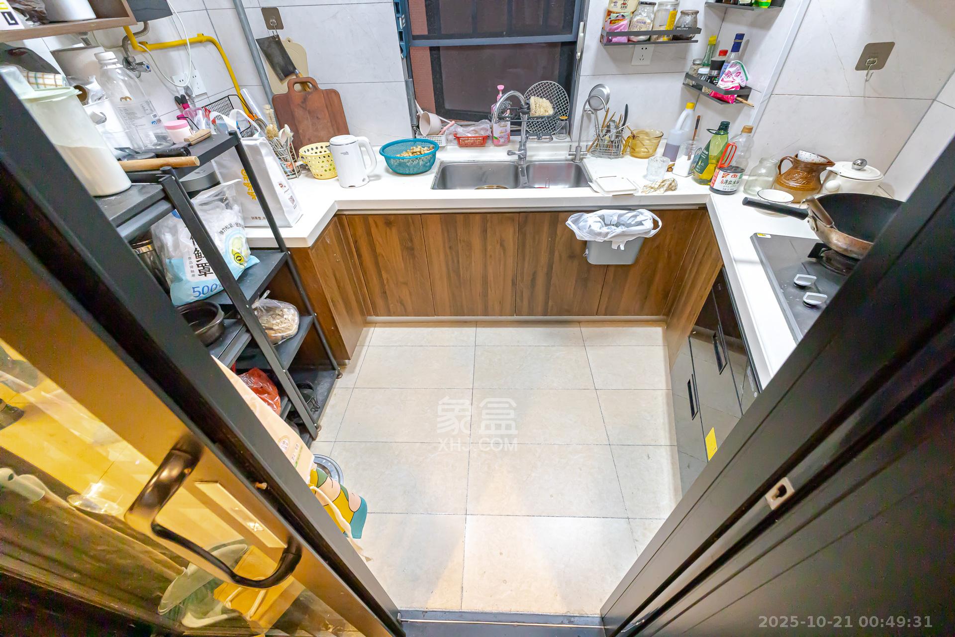 珠江东方明珠(新地东方明珠)三期 4室2厅2卫 120.0万 珠江东方明珠(新地东方明珠)三期 4室2厅2卫 120.0万厨房