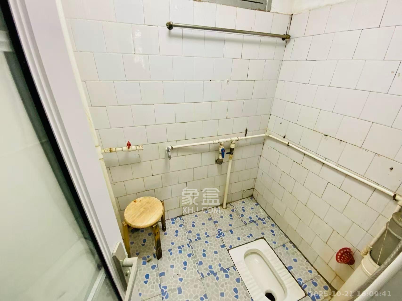 向家湾社区(含富湘公寓) 3室1厅1卫 1800.0元/月 向家湾社区(含富湘公寓) 3室1厅1卫 1800.0元/月室内图