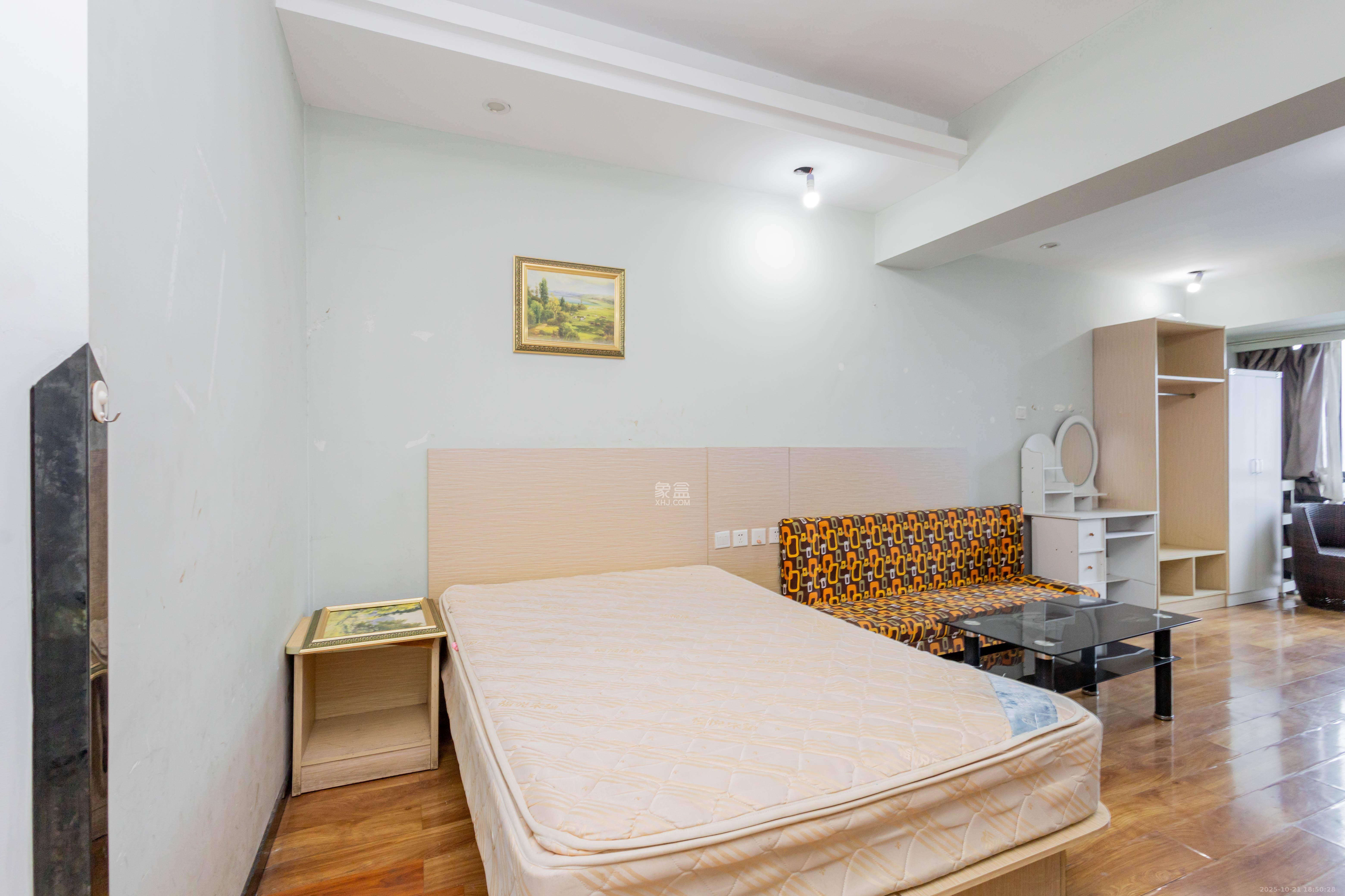 方略90公馆  1室1厅1卫    18.6万 方略90公馆  1室1厅1卫    18.6万客厅