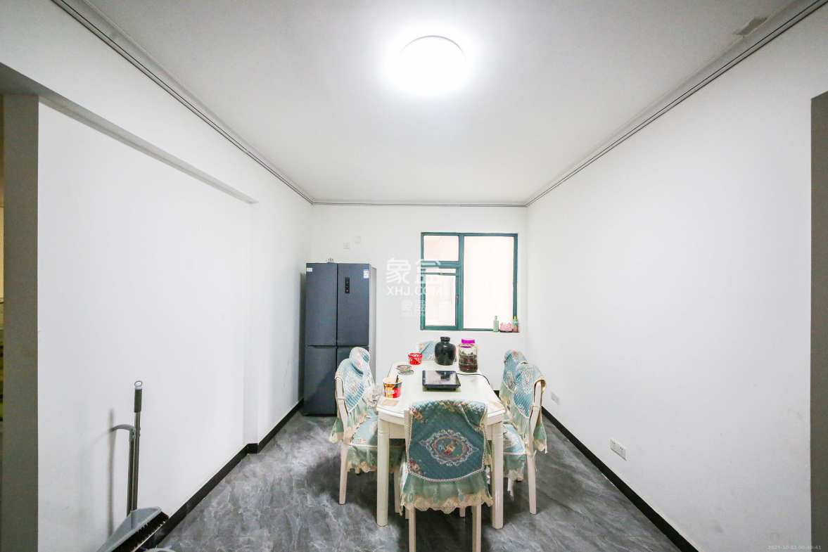 克拉美丽山庄(晟领国际)  4室2厅2卫    134.8万 克拉美丽山庄(晟领国际)  4室2厅2卫    134.8万客厅