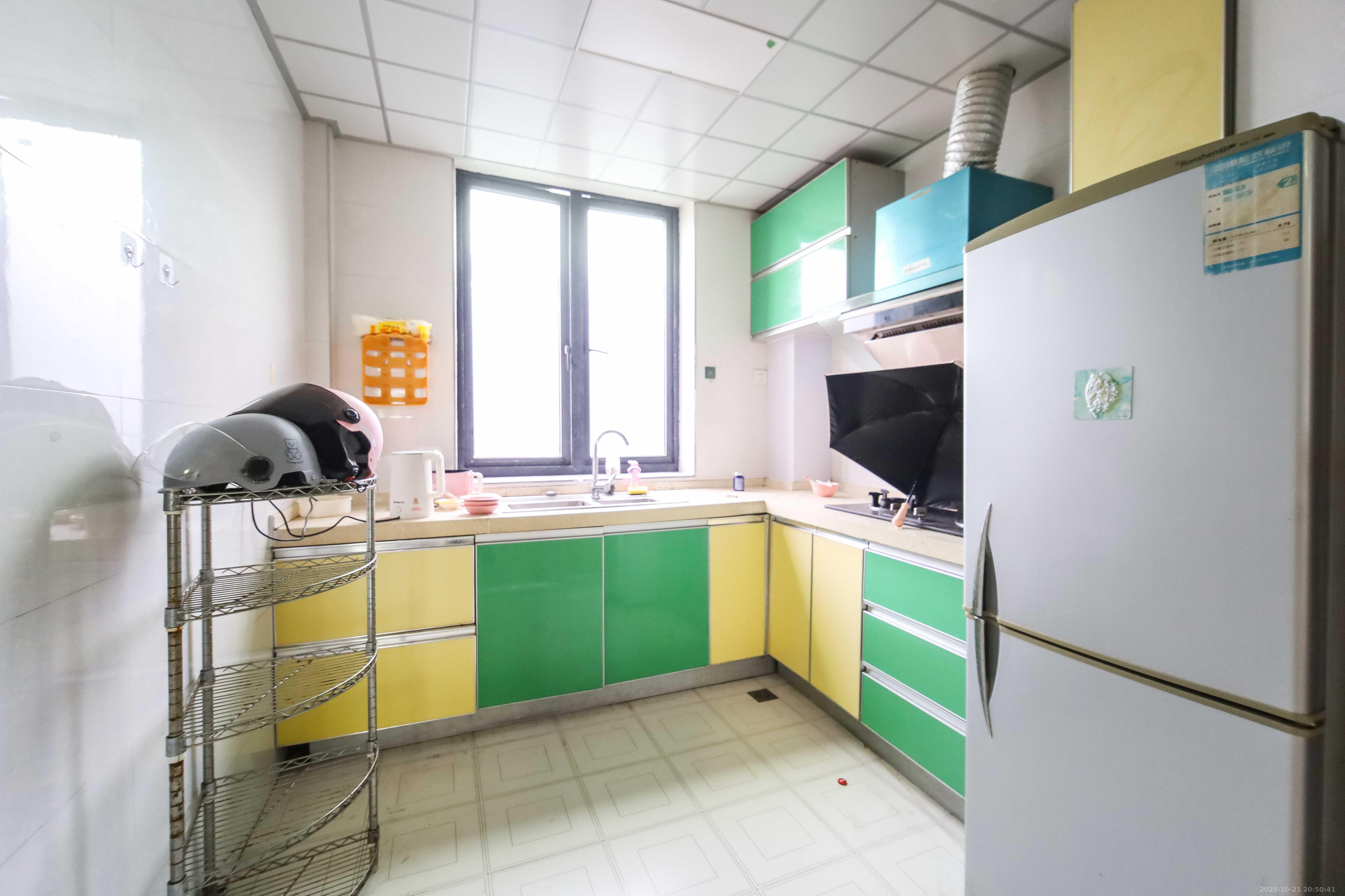 长房东郡 3室2厅2卫 138.0万 长房东郡 3室2厅2卫 138.0万厨房