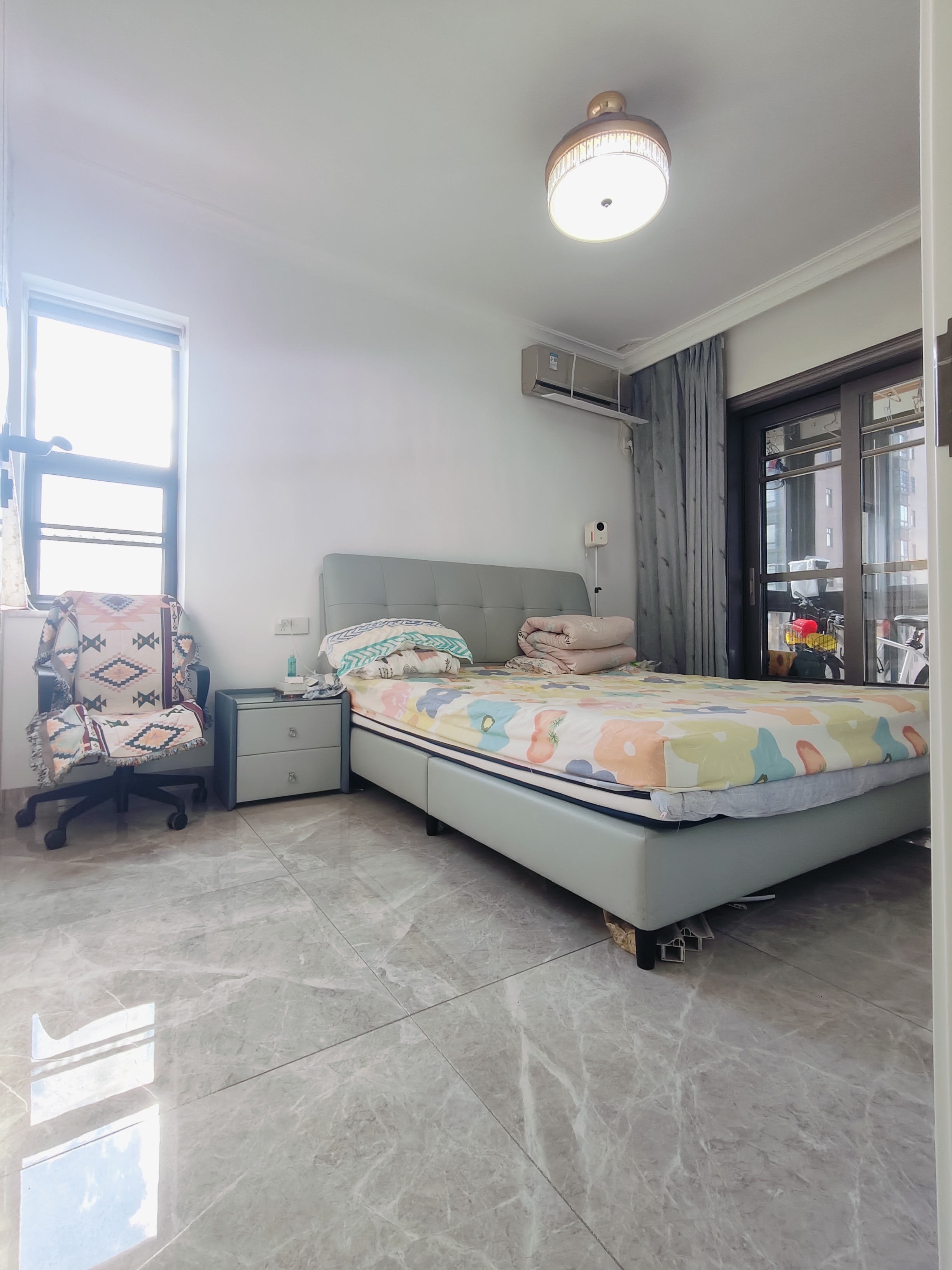 国贸城市花园  1室1厅1卫    95.0万客厅