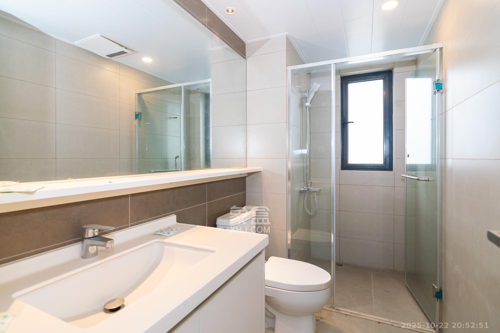 时代年华  4室2厅2卫    95.0万卫生间