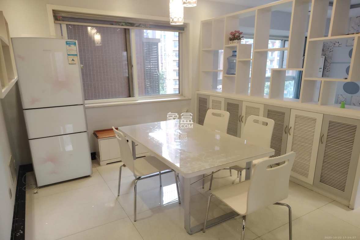 湘府十城(汇财御景湾新寓,汇财国际)  3室2厅2卫    2500.0元/月 湘府十城(汇财御景湾新寓,汇财国际)  3室2厅2卫    2500.0元/月室内图