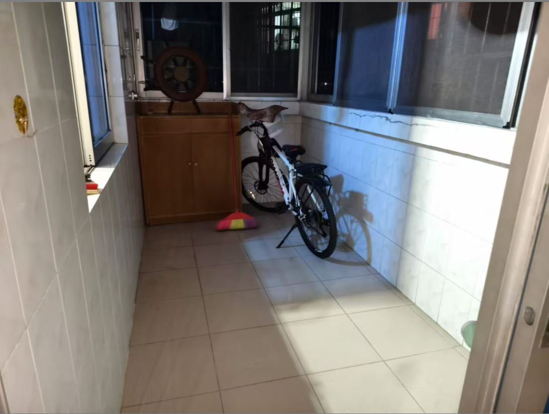 警苑小区  3室2厅2卫    2300.0元/月室内图