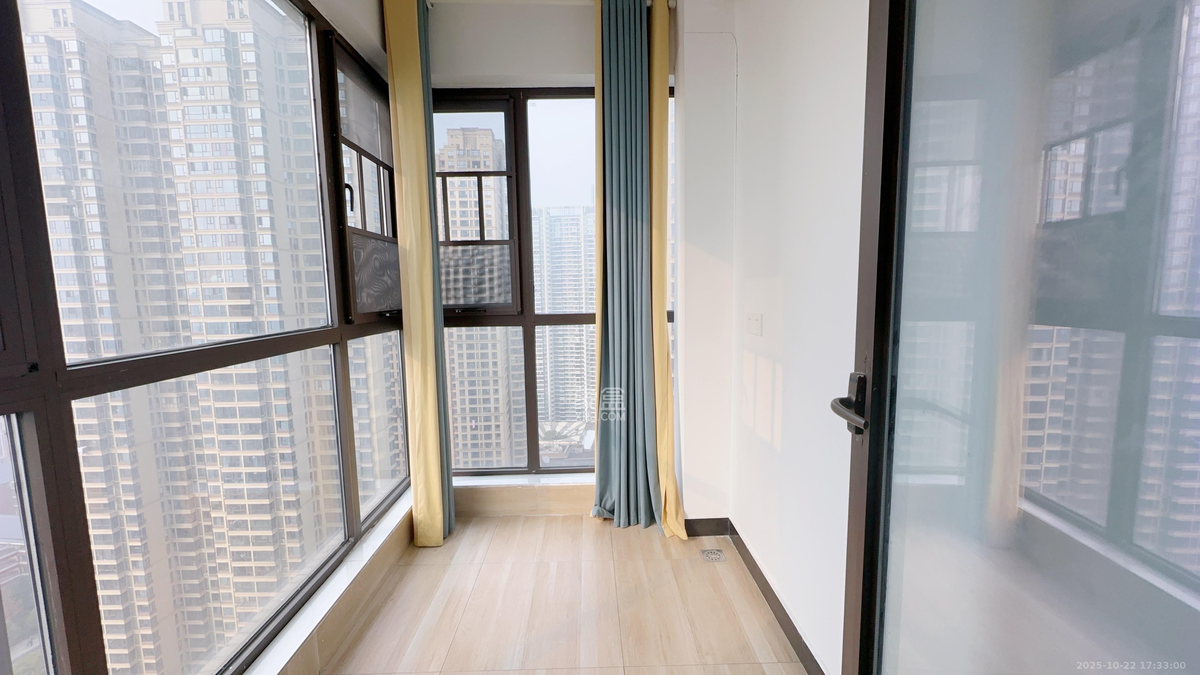 保利西海岸B区  4室2厅2卫    4100.0元/月 保利西海岸B区  4室2厅2卫    4100.0元/月室内图