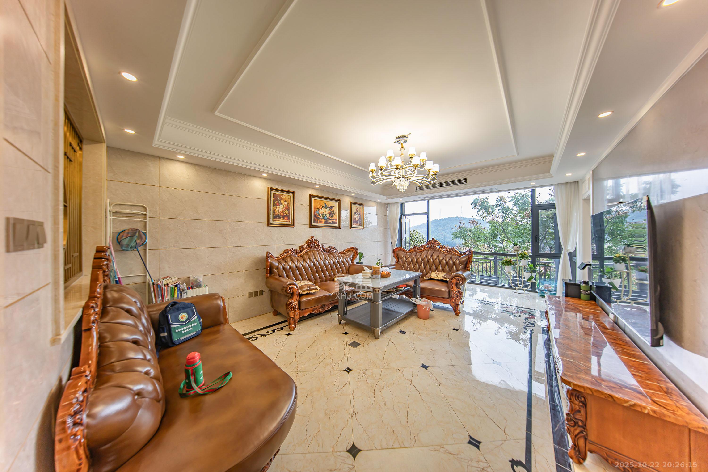 麓山恋迪亚溪谷  7室2厅4卫    380.0万