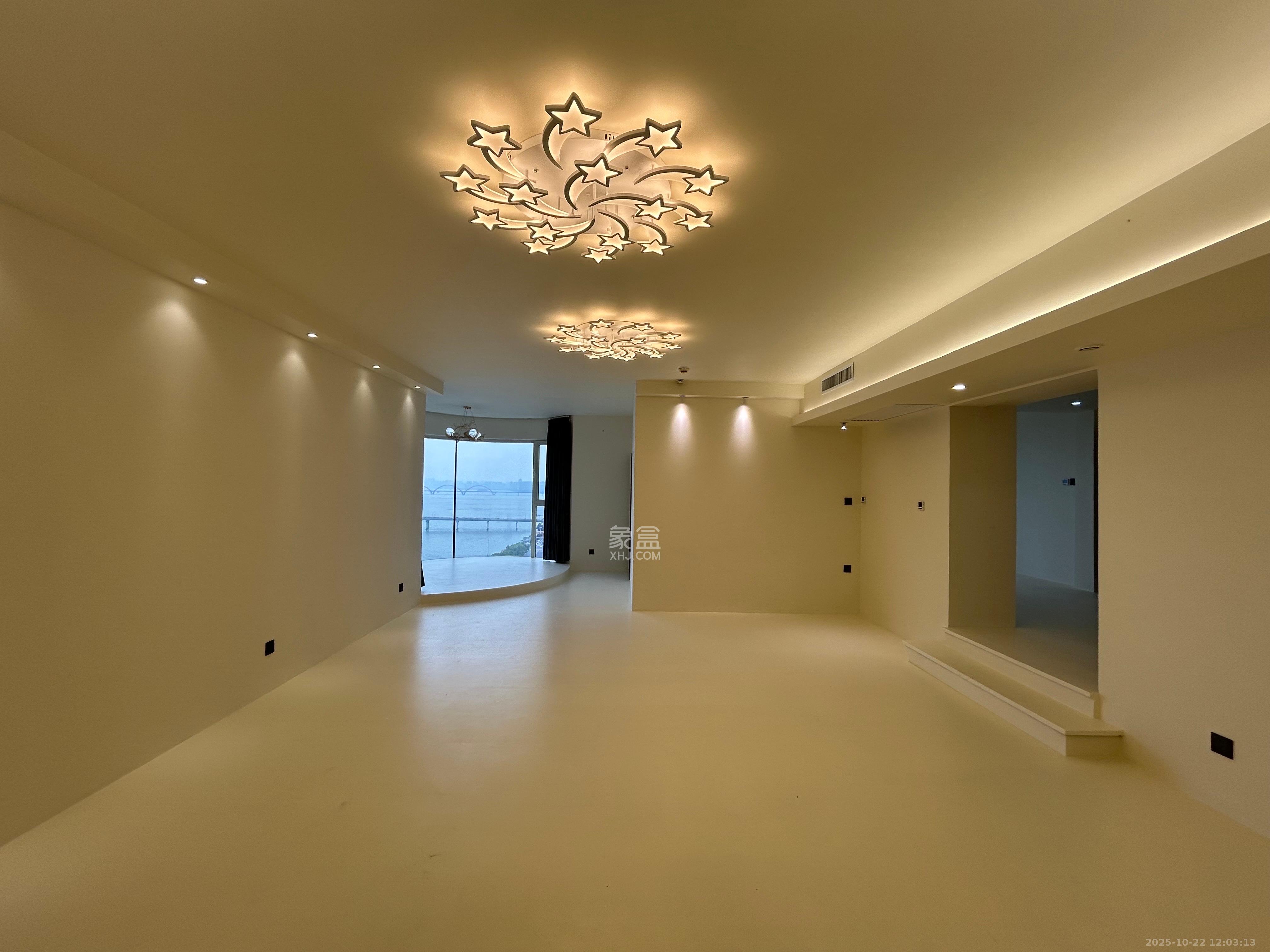 金色屋顶 4室2厅2卫 8000.0元/月 金色屋顶 4室2厅2卫 8000.0元/月室内图