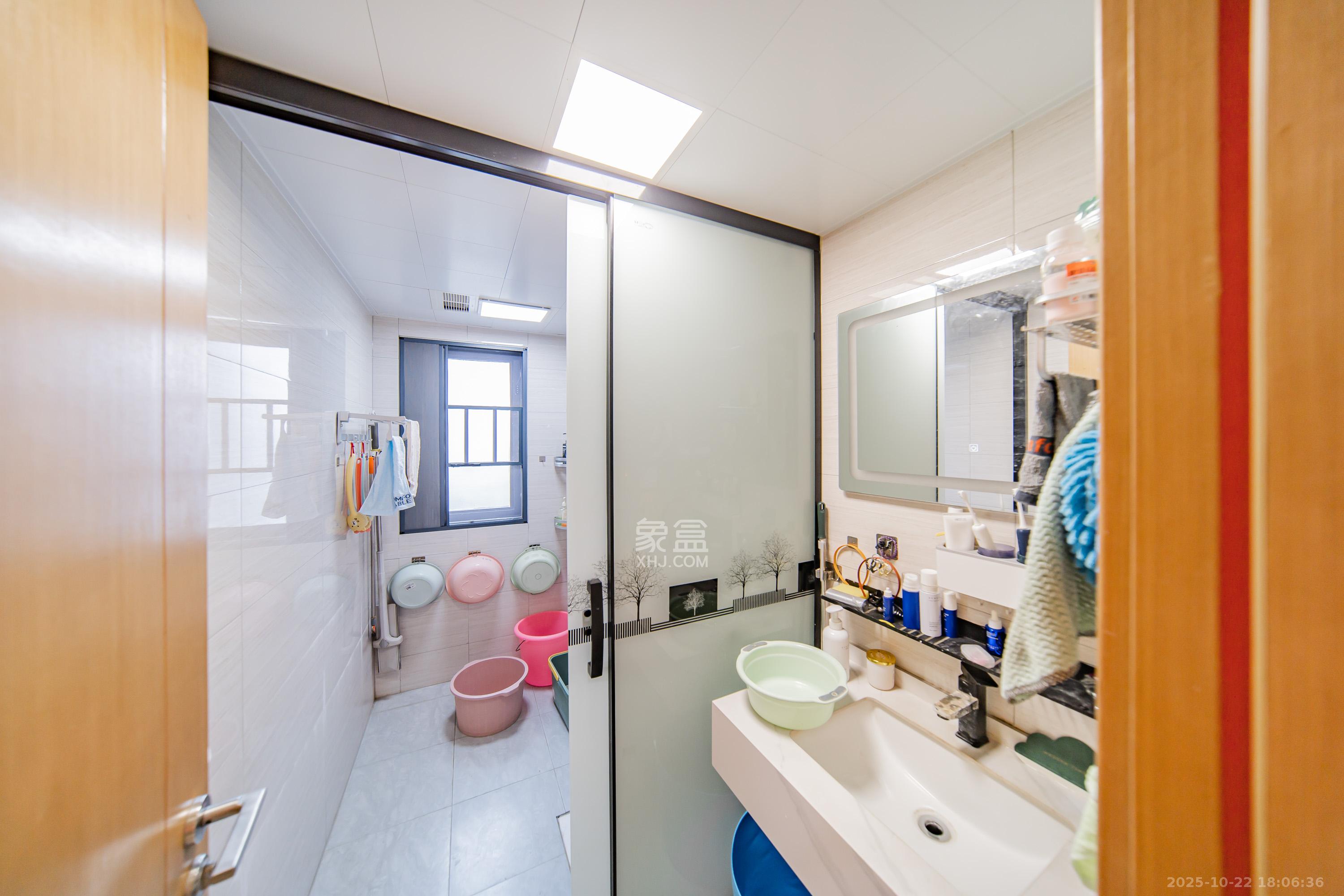 深业鹭栖府 4室2厅2卫 228.0万 深业鹭栖府 4室2厅2卫 228.0万卫生间