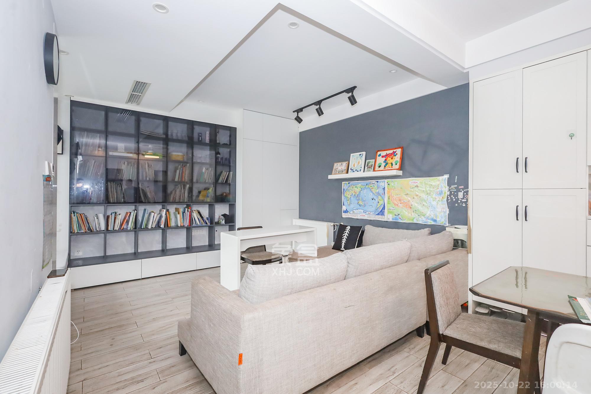 阳光丽城二期  3室2厅1卫    118.0万 阳光丽城二期  3室2厅1卫    118.0万客厅