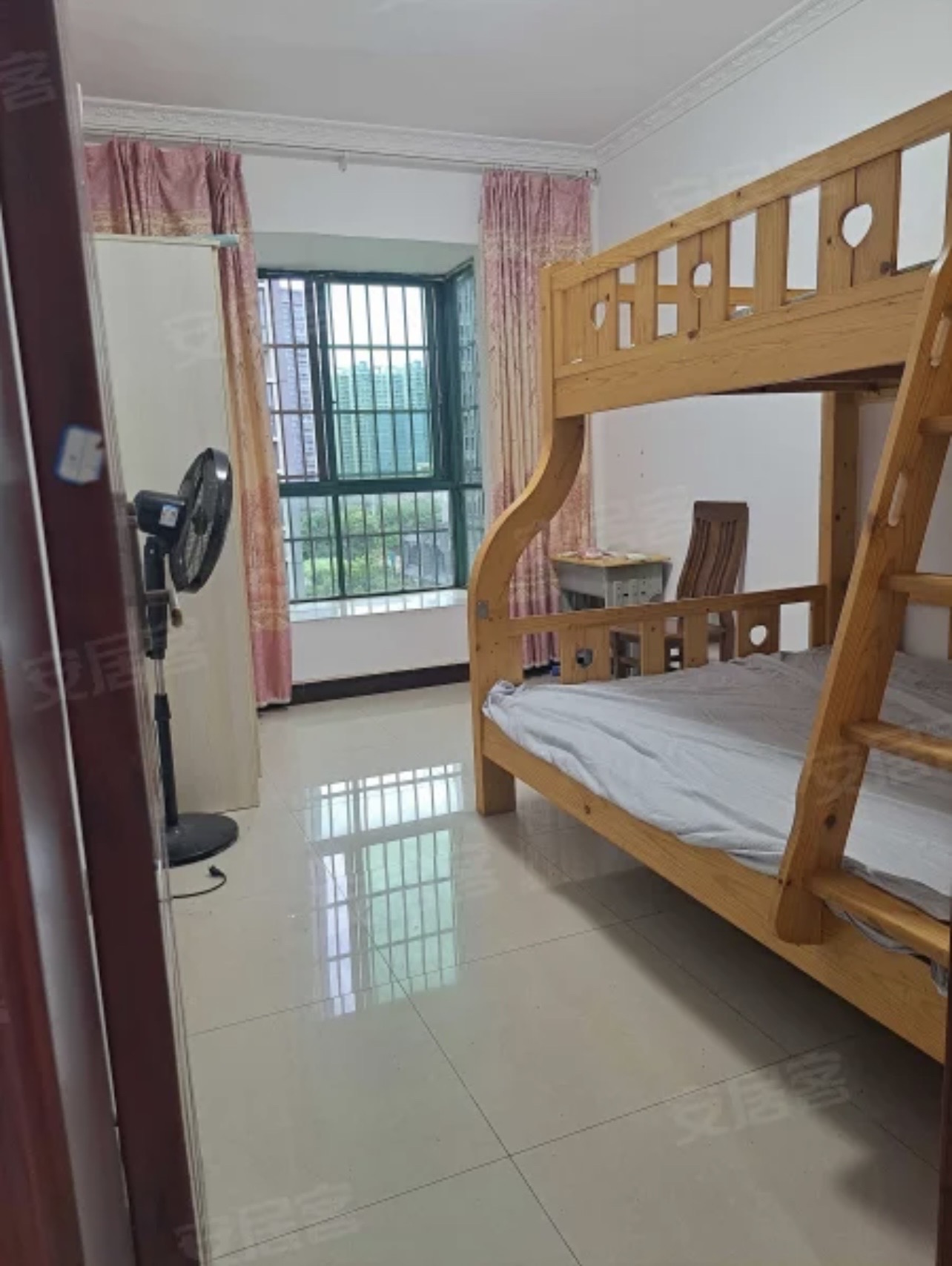 互助小区 3室0厅0卫 29.0万 互助小区 3室0厅0卫 29.0万卧室