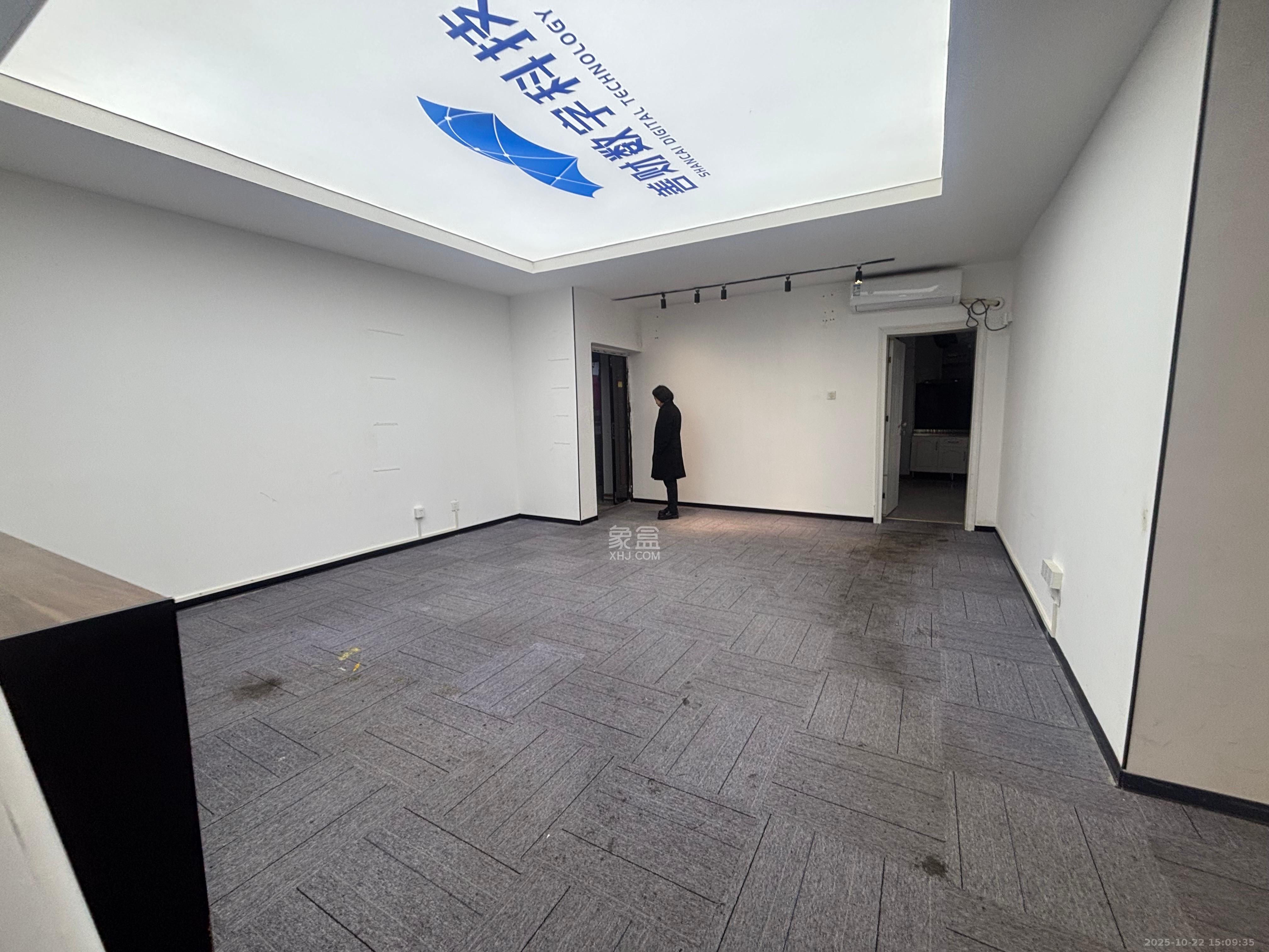 至雅大厦 4室1厅2卫 5000.0元/月 至雅大厦 4室1厅2卫 5000.0元/月室内图