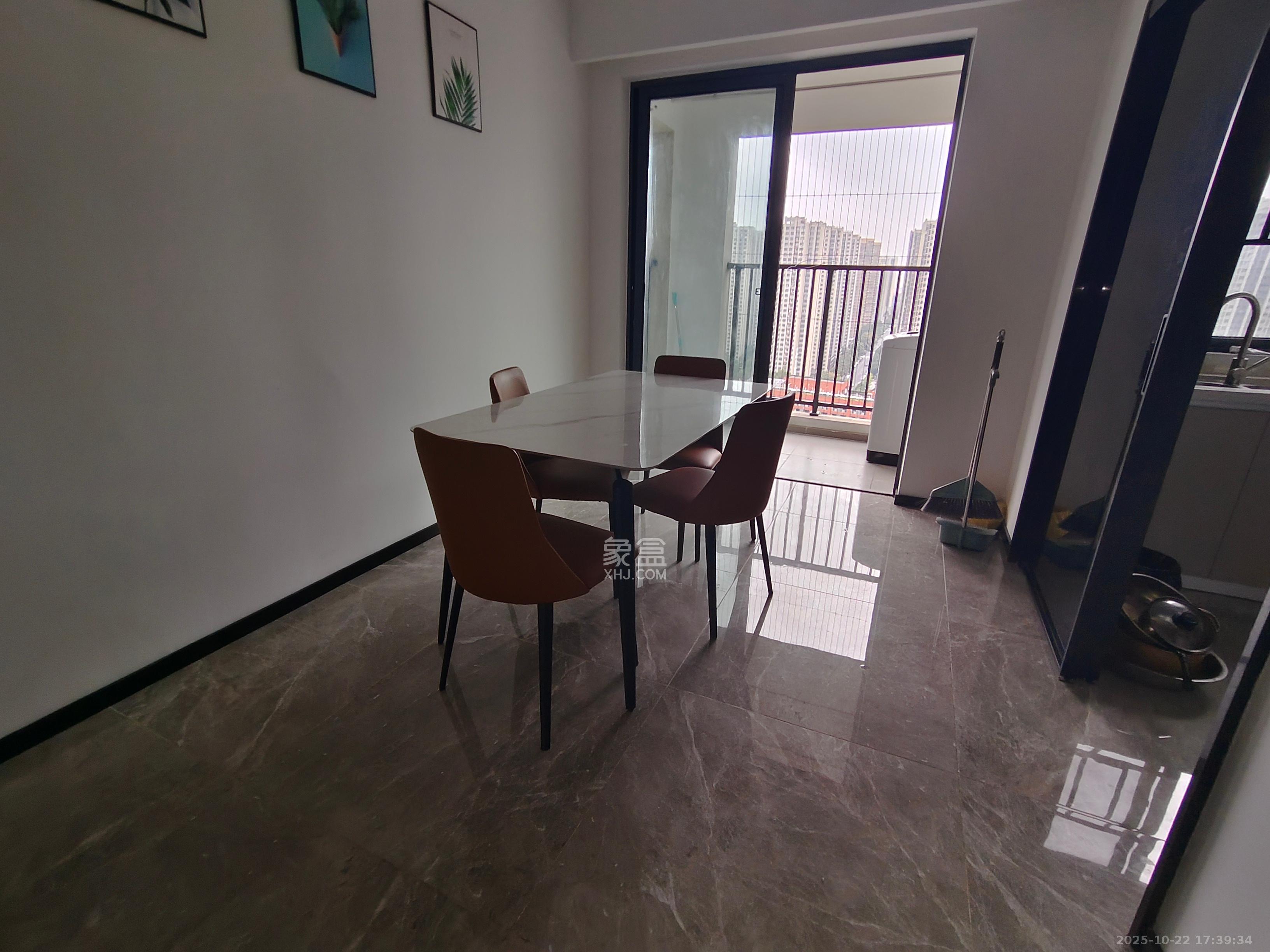 欣利梅溪左岸 4室2厅1卫 3380.0元/月 欣利梅溪左岸 4室2厅1卫 3380.0元/月室内图