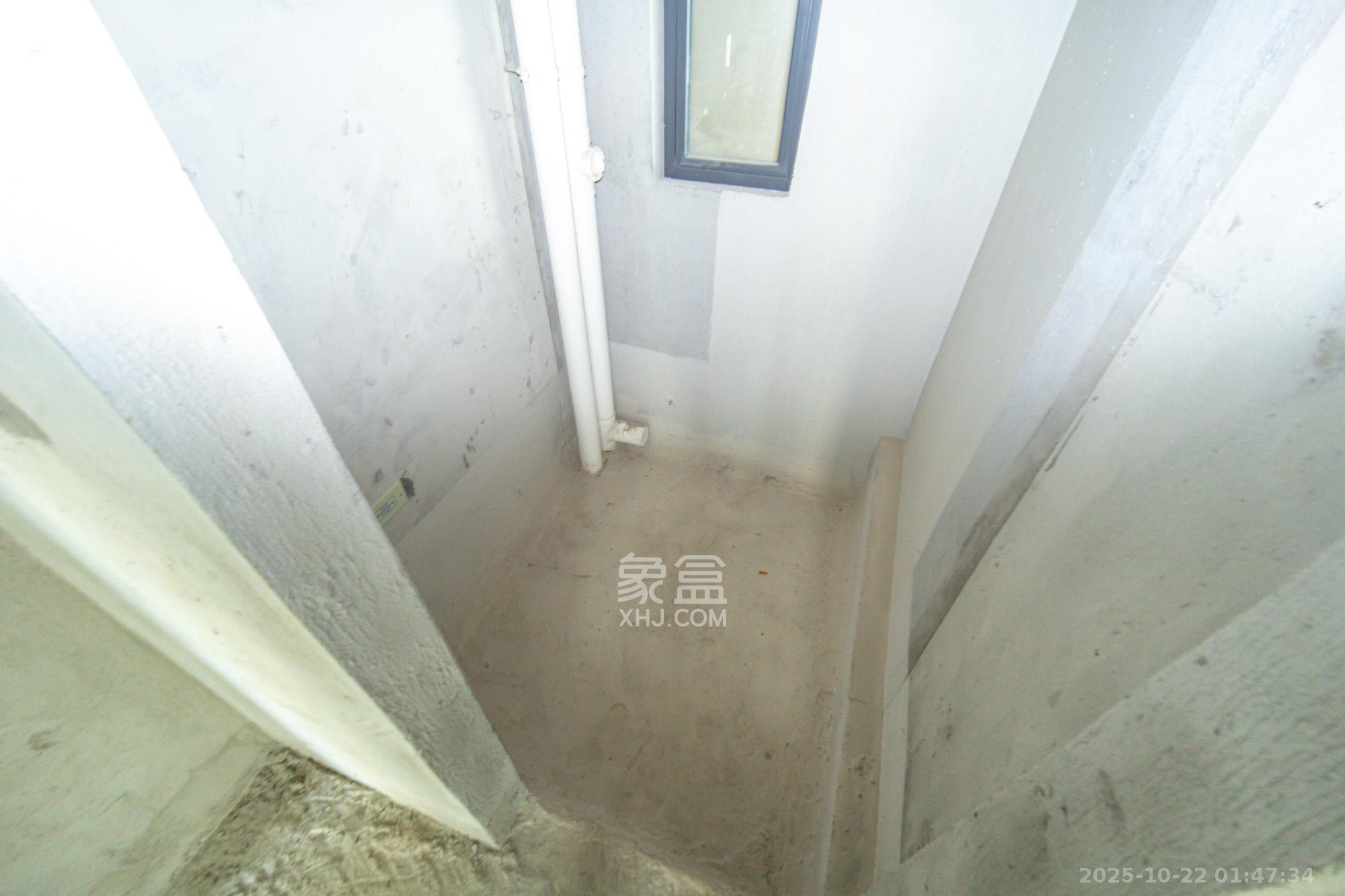 中梁正荣府  4室2厅2卫    104.8万 中梁正荣府  4室2厅2卫    104.8万卫生间