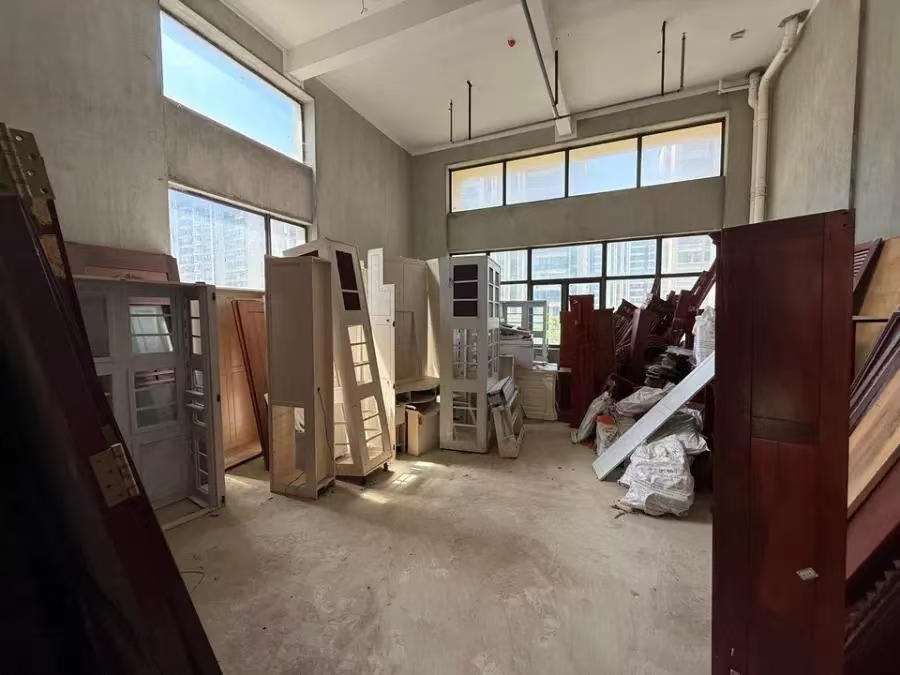 绿地海长流五期(绿地缤纷城)  3室2厅2卫    130.0万 绿地海长流五期(绿地缤纷城)  3室2厅2卫    130.0万室内图