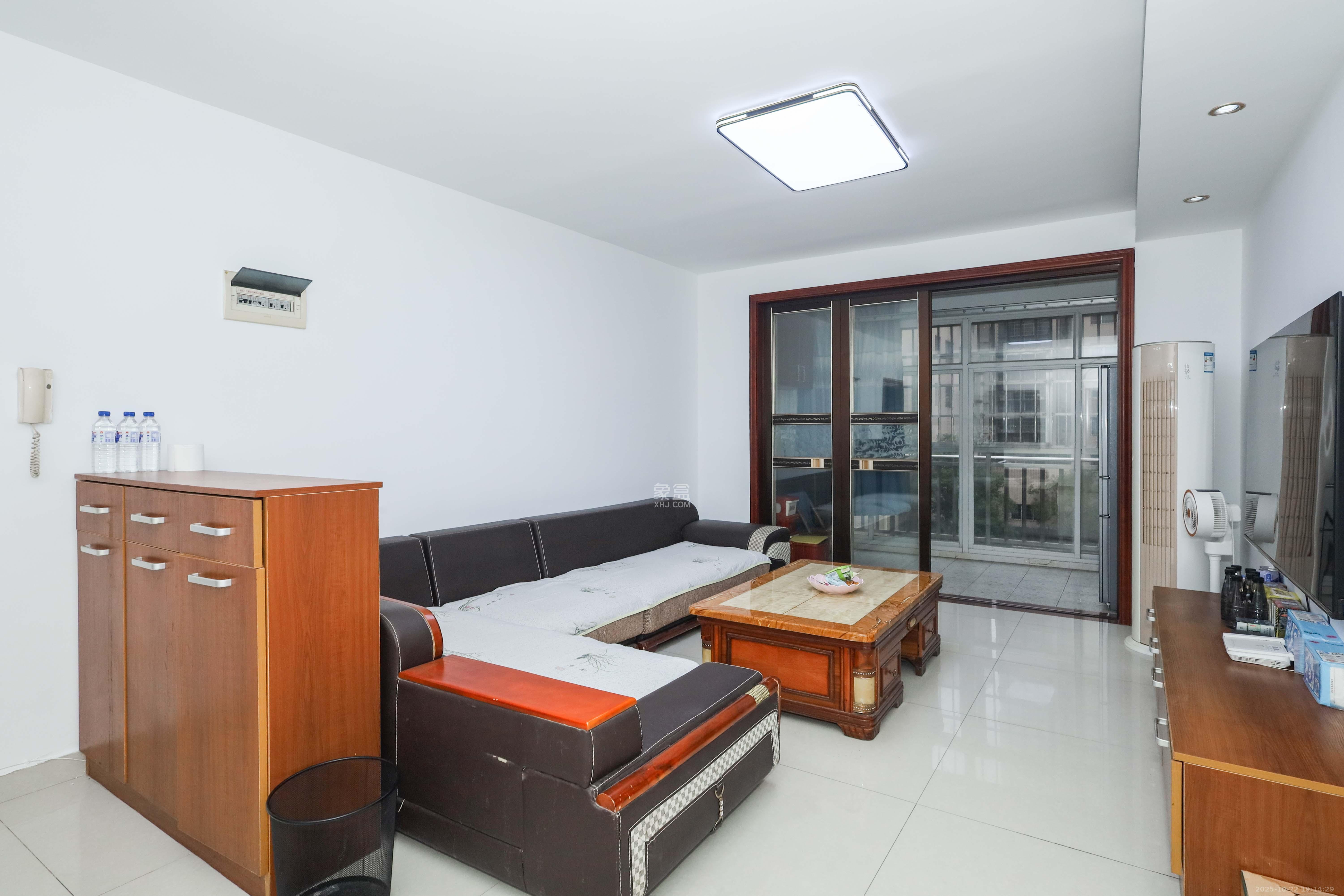 麓谷锦和园  3室1厅1卫    62.8万 麓谷锦和园  3室1厅1卫    62.8万客厅