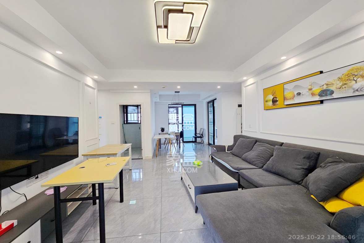 明昇壹城(明昇时代广场)二期 4室2厅2卫 172.0万 明昇壹城(明昇时代广场)二期 4室2厅2卫 172.0万客厅