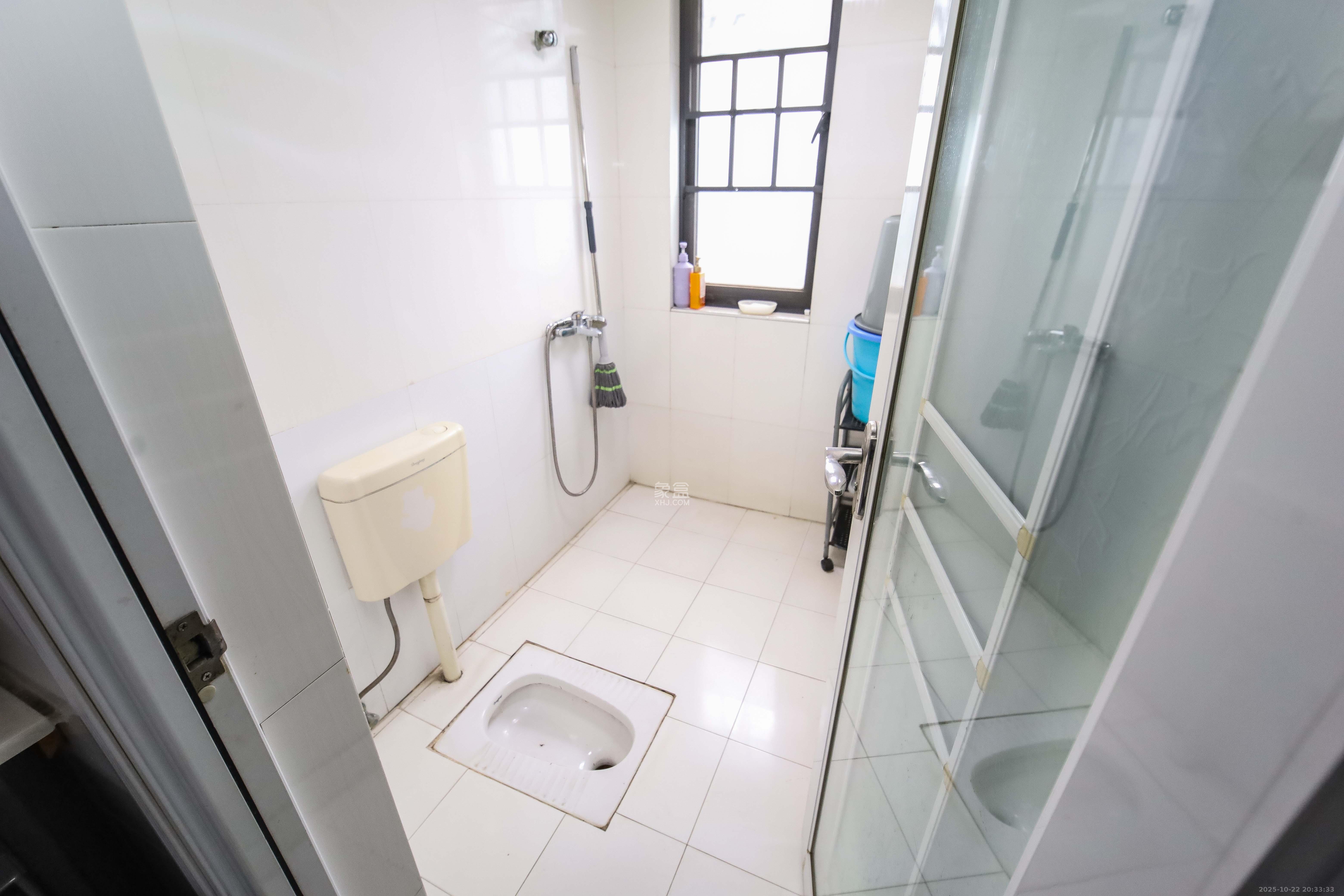 西街花园  4室2厅2卫    220.0万 西街花园  4室2厅2卫    220.0万卫生间