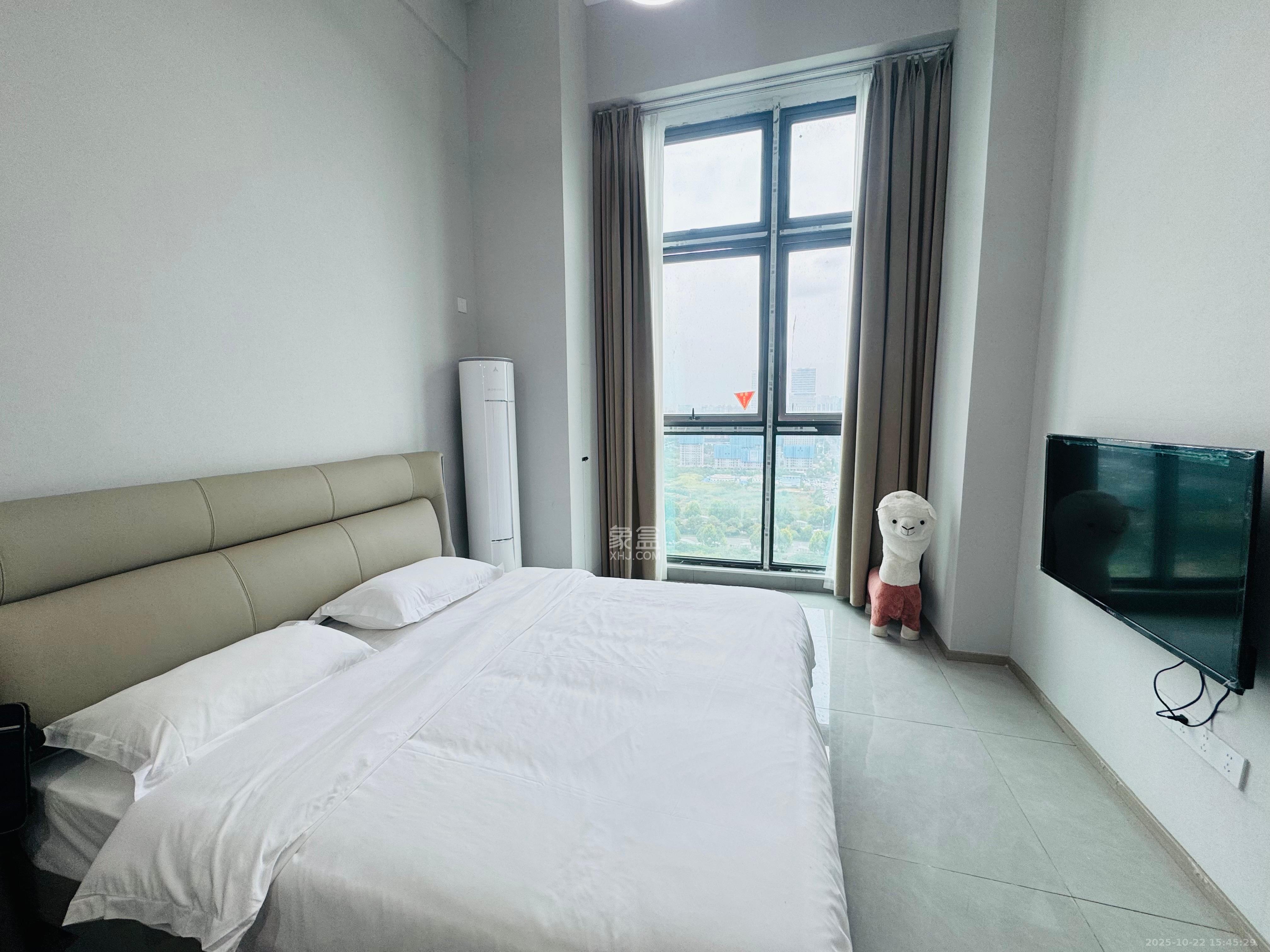 绿地商务广场 1室1厅1卫 2100.0元/月 绿地商务广场 1室1厅1卫 2100.0元/月室内图