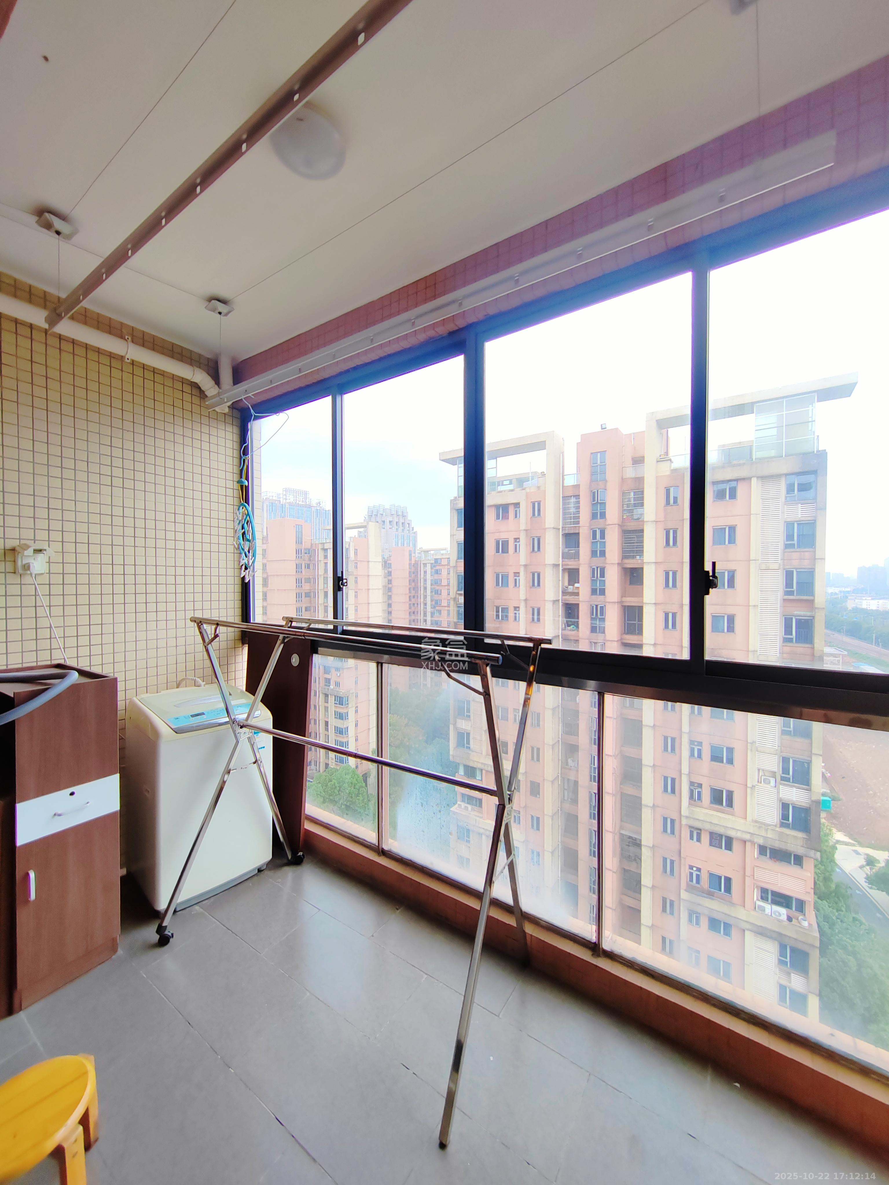 珠江花城三期锦鲤  2室2厅1卫    2200.0元/月 珠江花城三期锦鲤  2室2厅1卫    2200.0元/月室内图