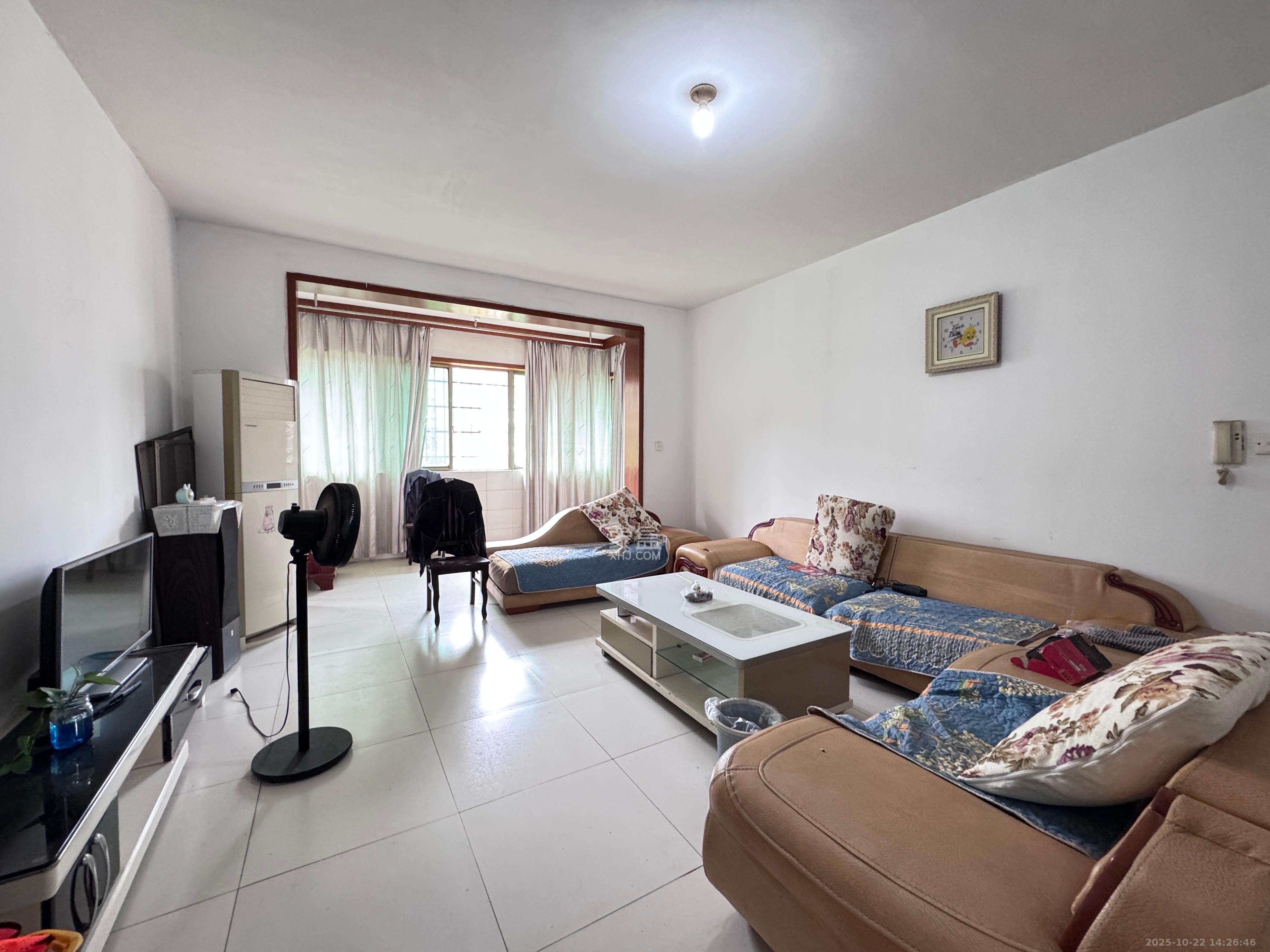 金桂小区一期  1室2厅1卫    1500.0元/月 金桂小区一期  1室2厅1卫    1500.0元/月室内图